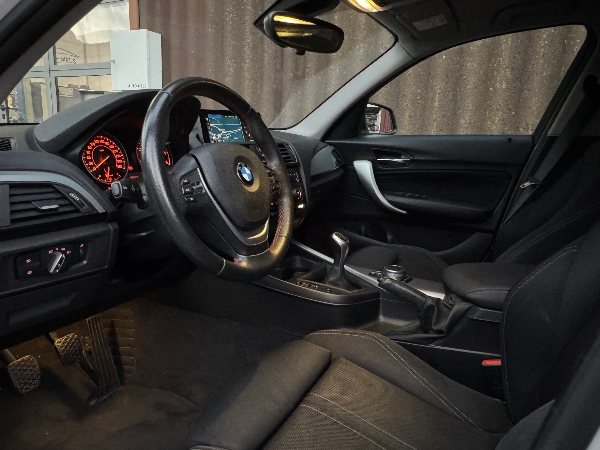 BMW 118d xDrive-image-6