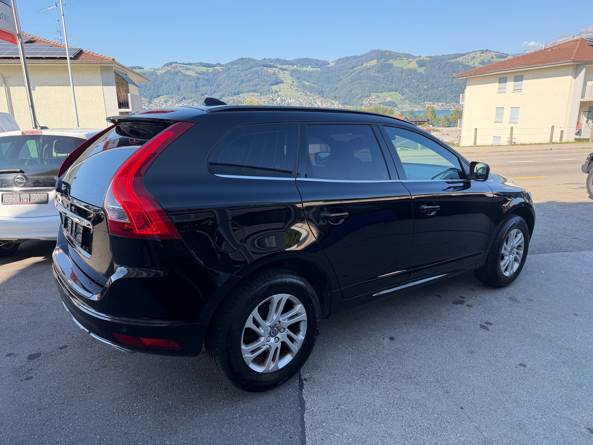 VOLVO XC60 D4 Summum Geartronic-image-2