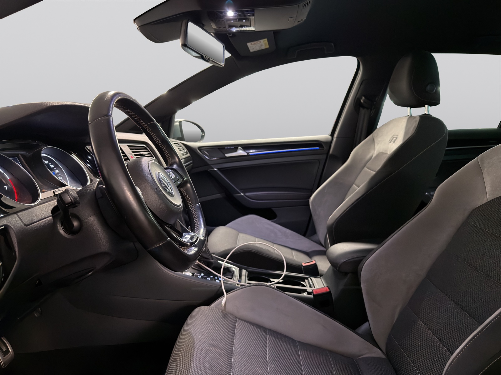 VW Golf 2.0 TSI R 4Motion DSG-image-10