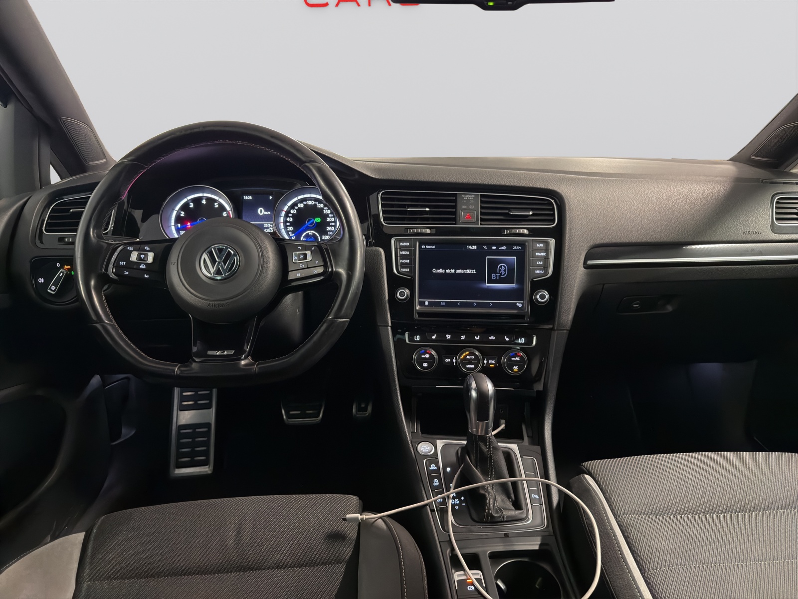 VW Golf 2.0 TSI R 4Motion DSG-image-12
