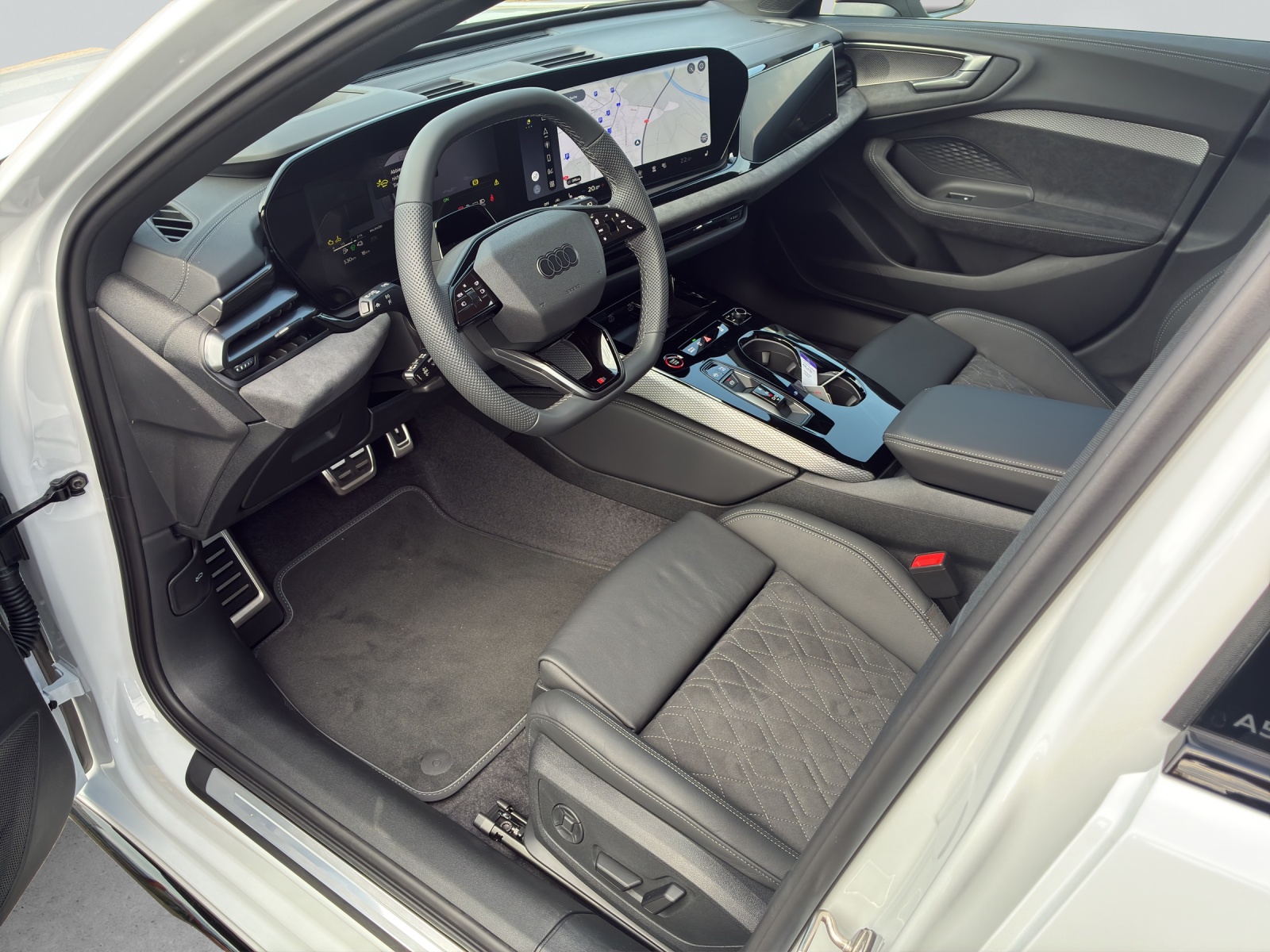 AUDI A5 Avant e-hybrid quattro Attraction 220 kW S tronic-image-4