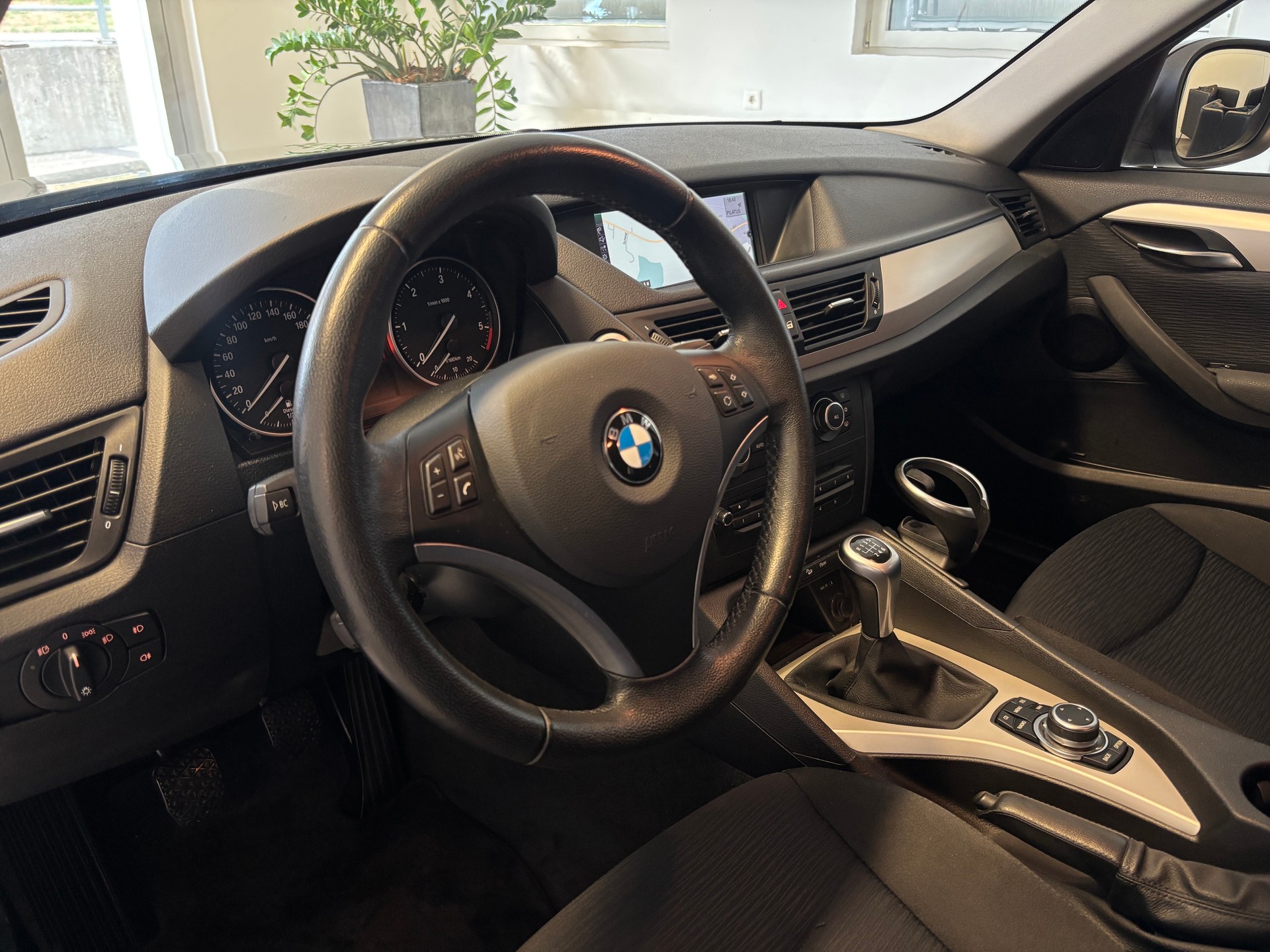 BMW X1 xDrive 18d-image-5