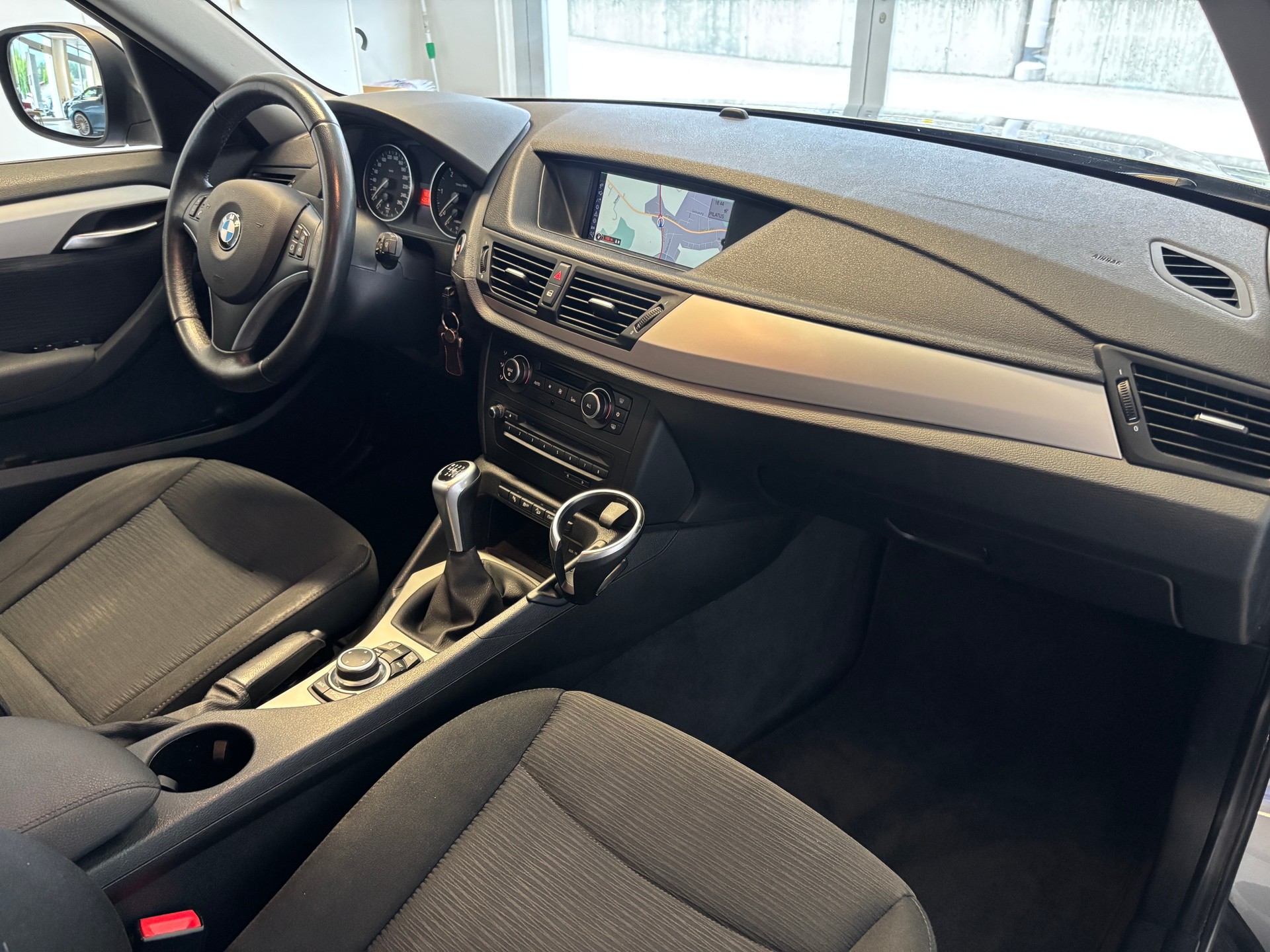 BMW X1 xDrive 18d-image-7