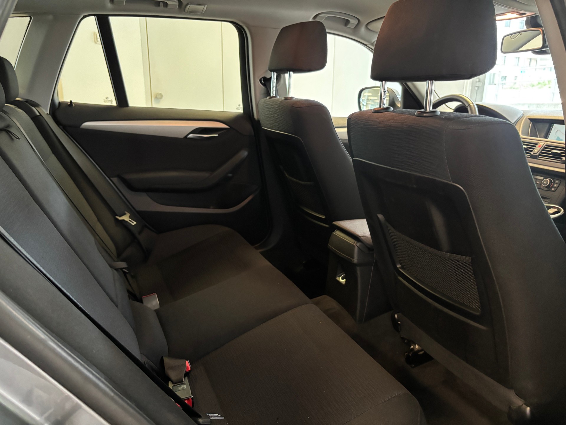 BMW X1 xDrive 18d-image-10