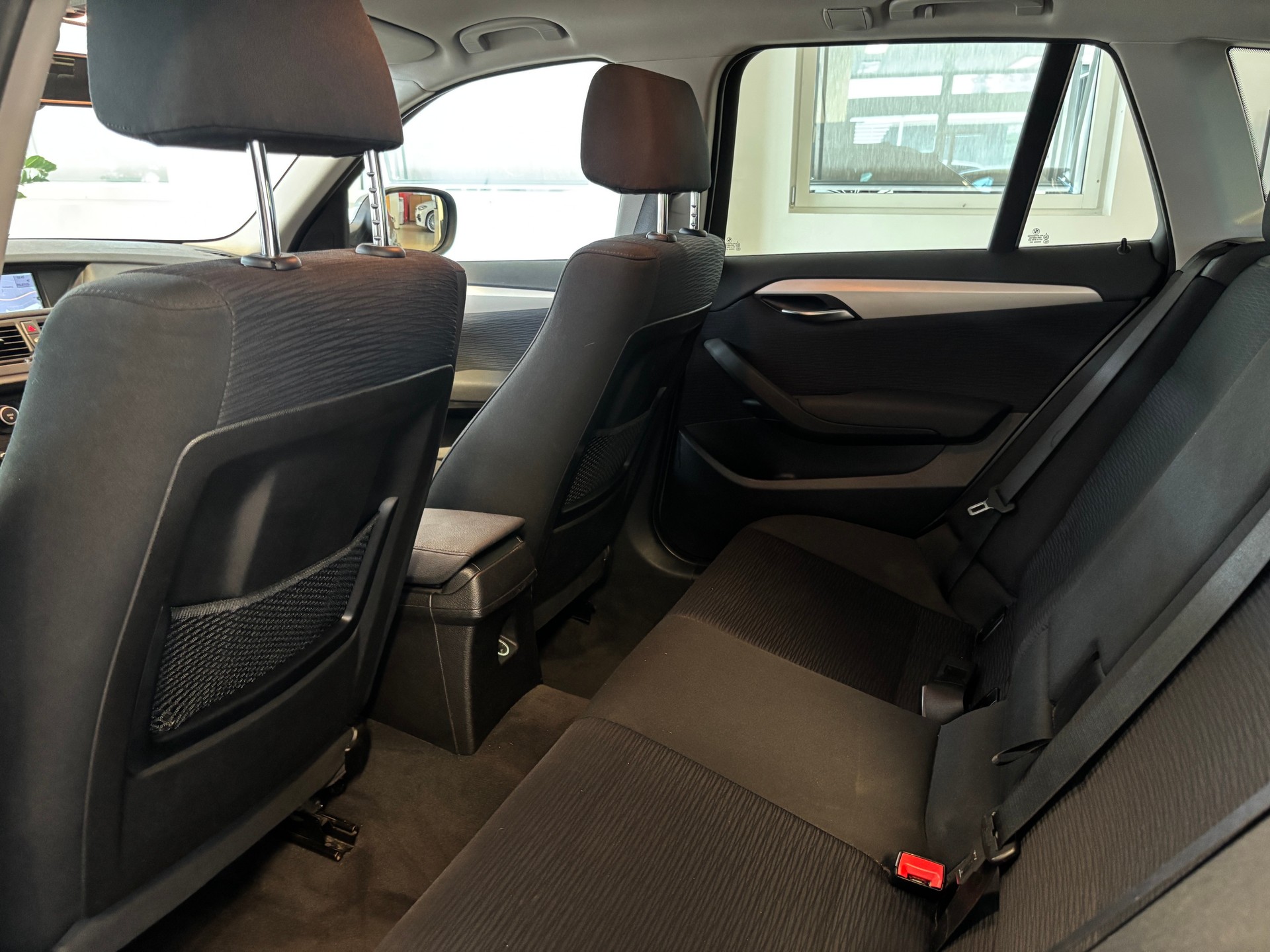 BMW X1 xDrive 18d-image-11