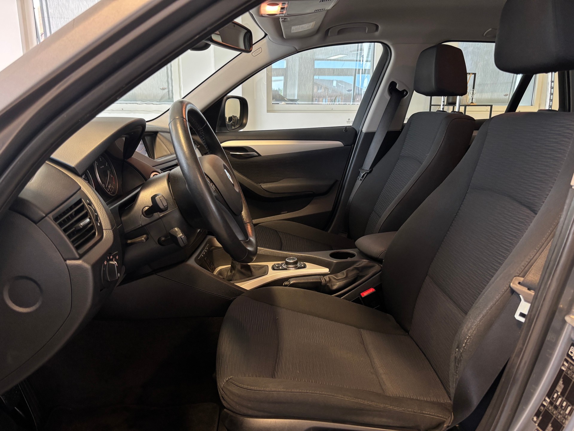 BMW X1 xDrive 18d-image-6