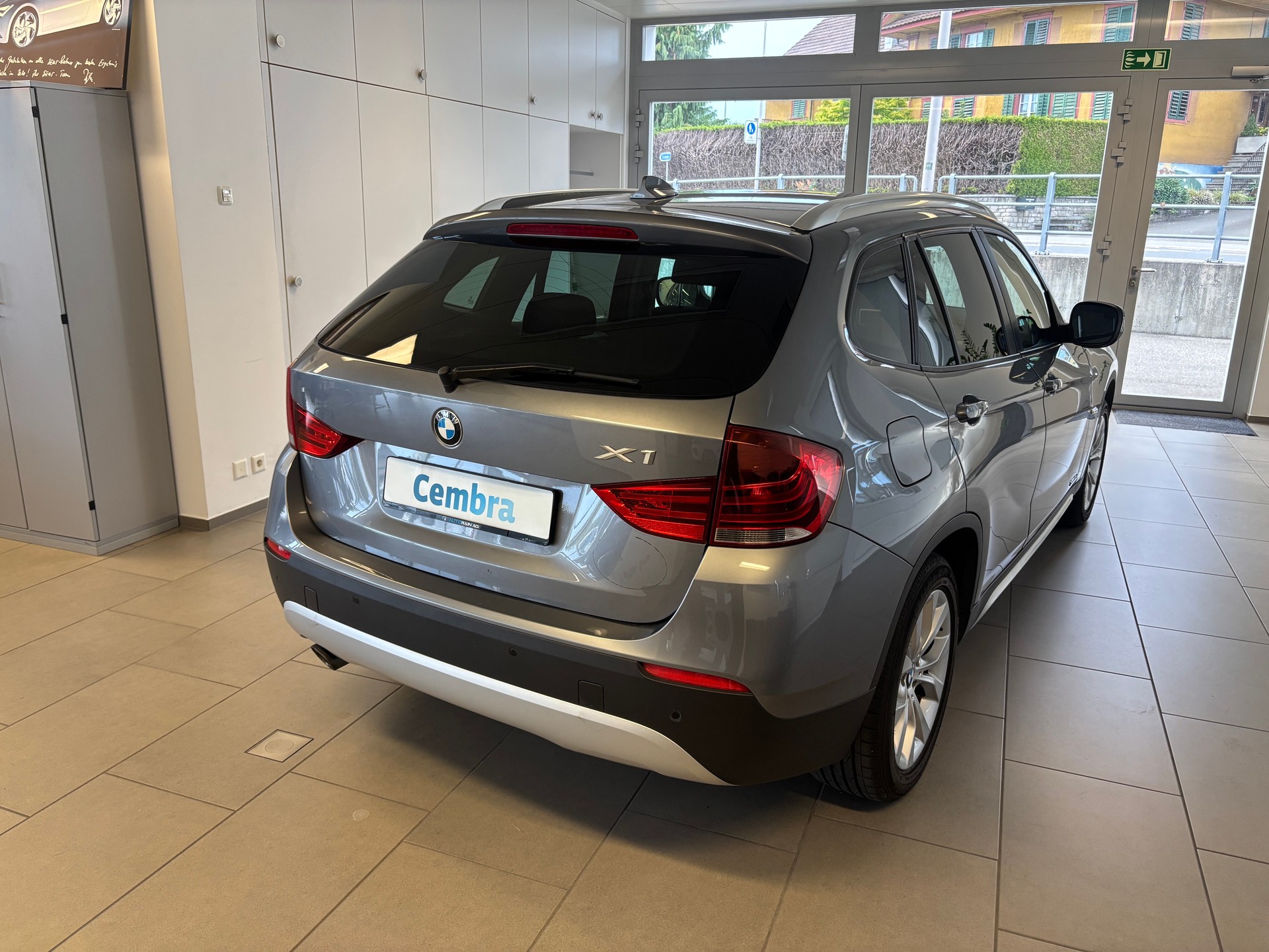 BMW X1 xDrive 18d-showroom-element-2