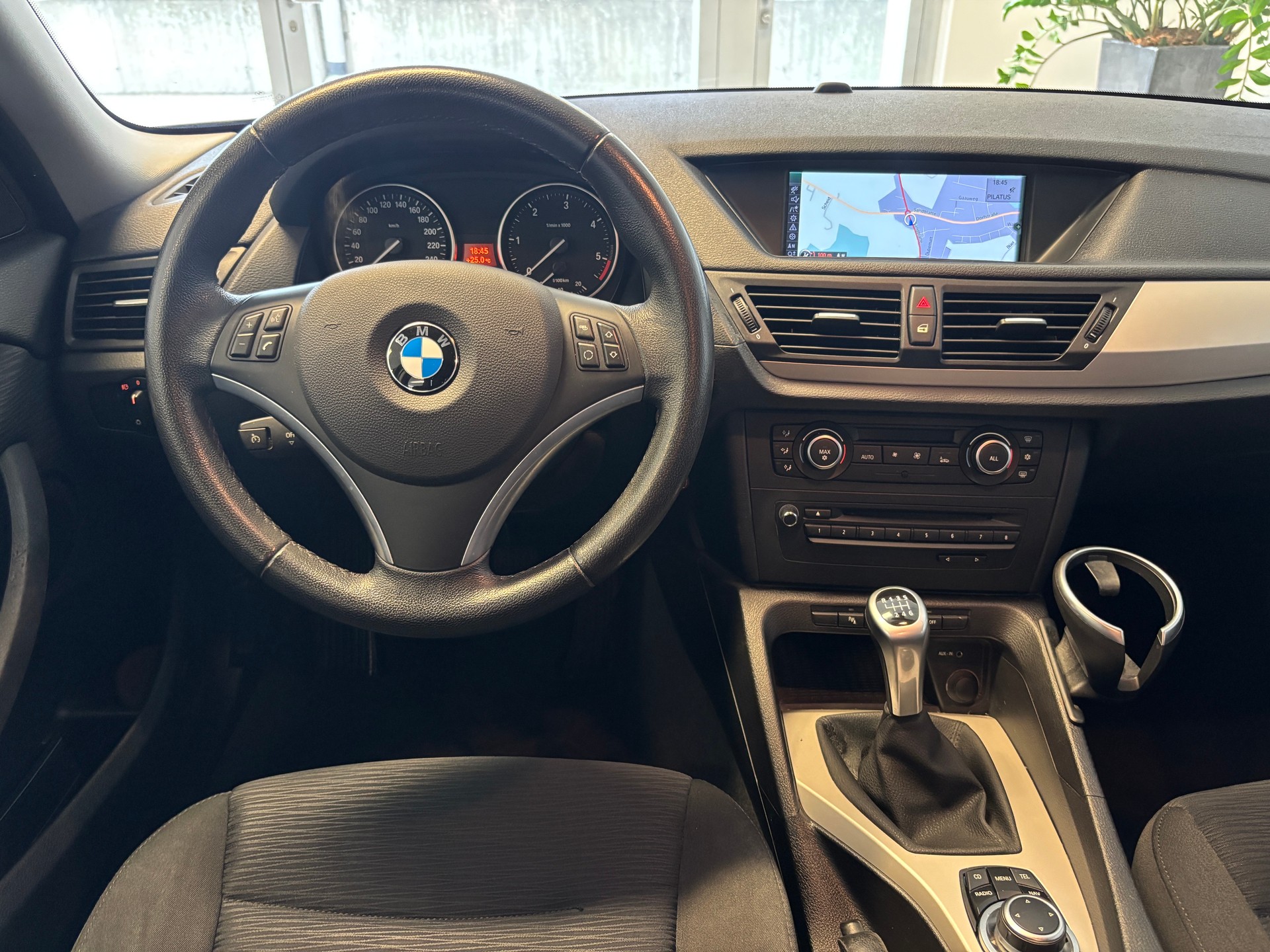 BMW X1 xDrive 18d-image-13