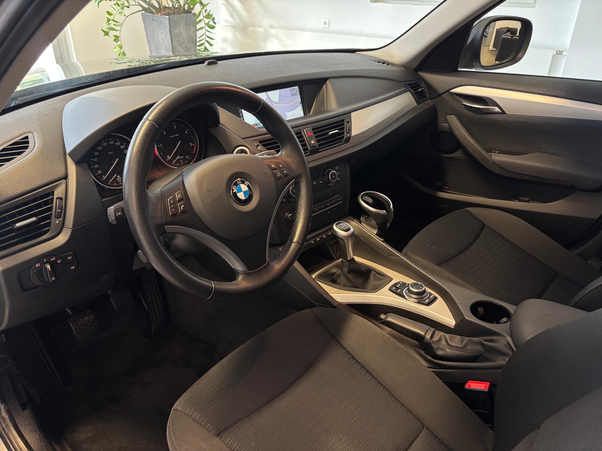 BMW X1 xDrive 18d-image-4