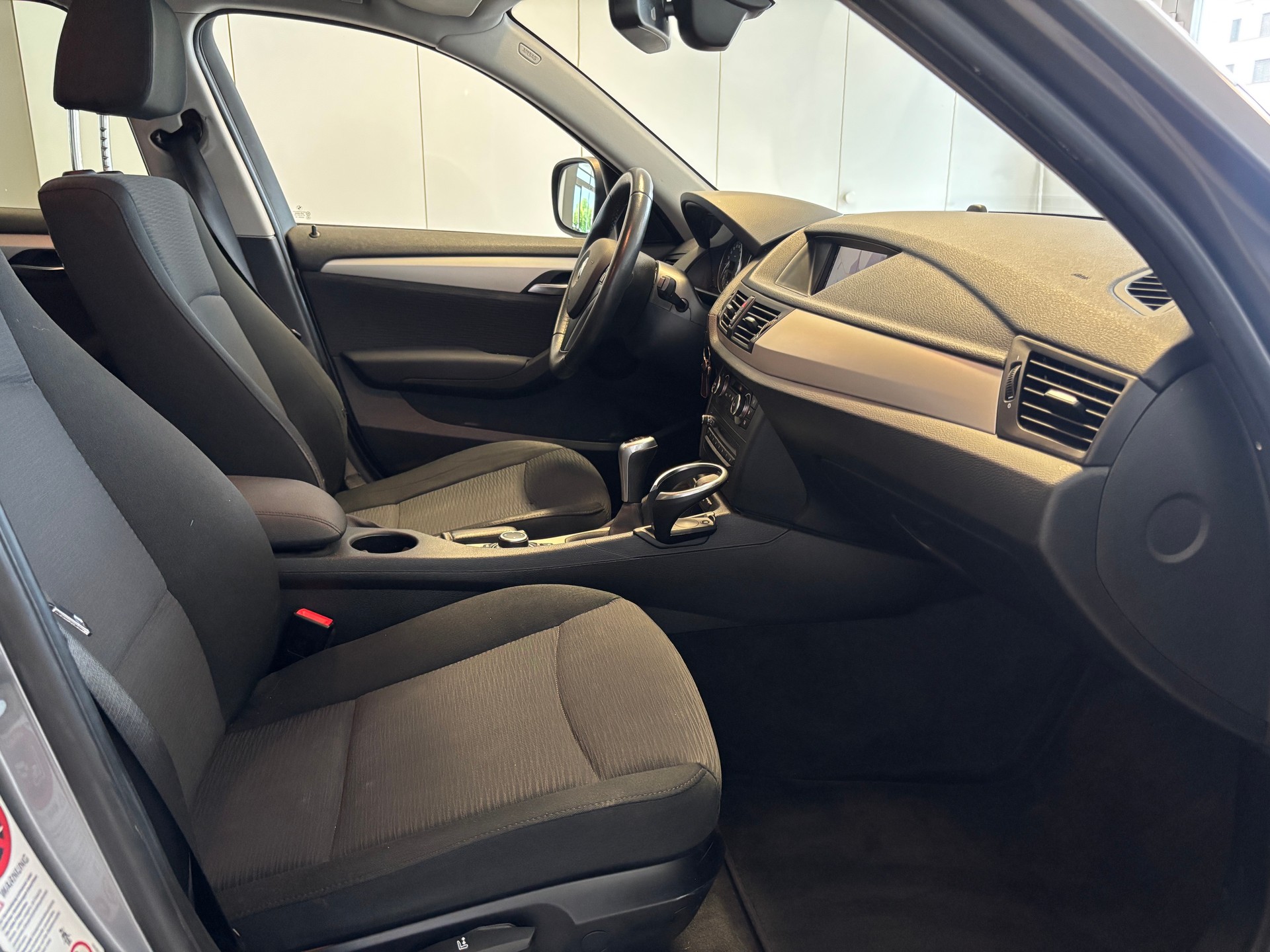 BMW X1 xDrive 18d-image-9