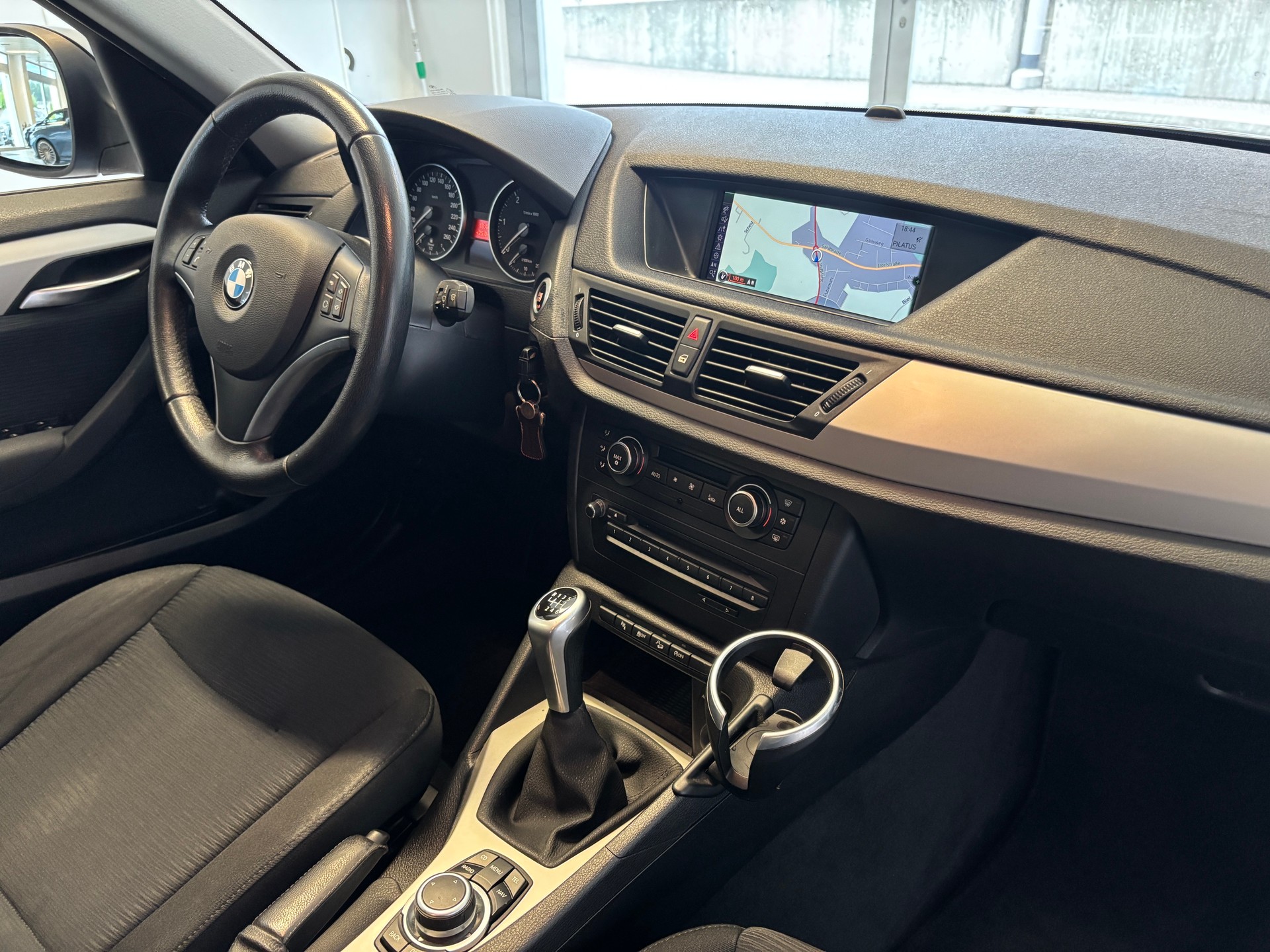 BMW X1 xDrive 18d-image-8