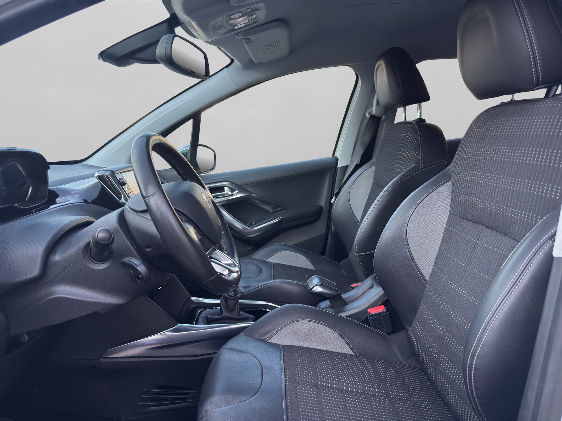 PEUGEOT 2008 1.6 e-HDi Allure-image-8