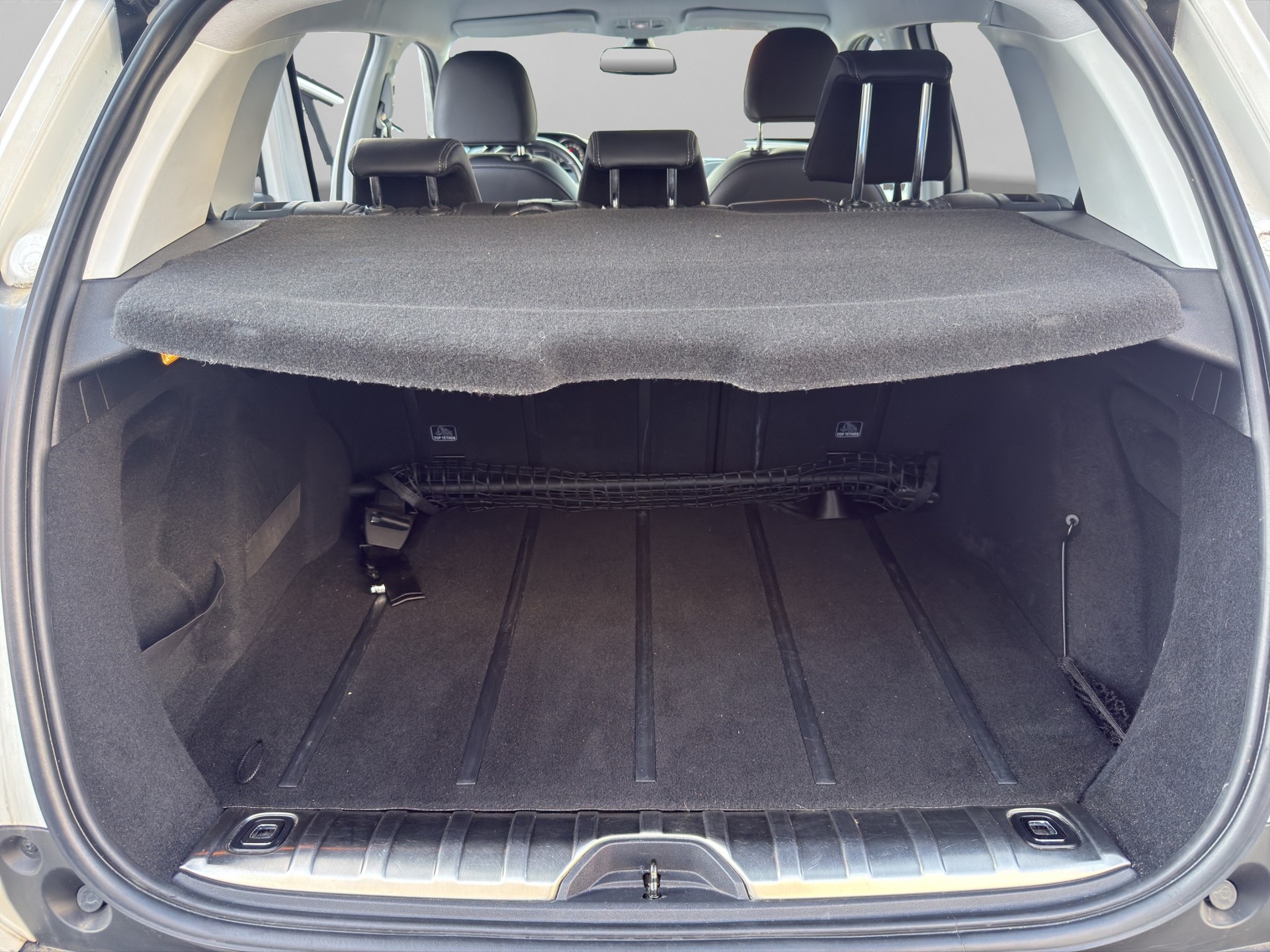 PEUGEOT 2008 1.6 e-HDi Allure-image-14