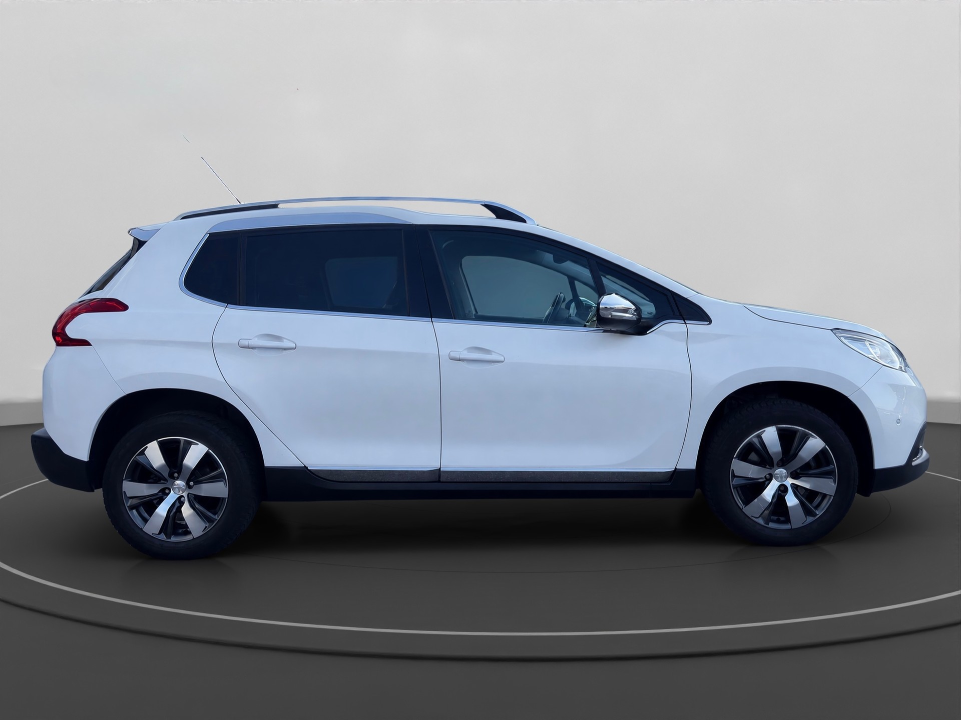 PEUGEOT 2008 1.6 e-HDi Allure-image-5