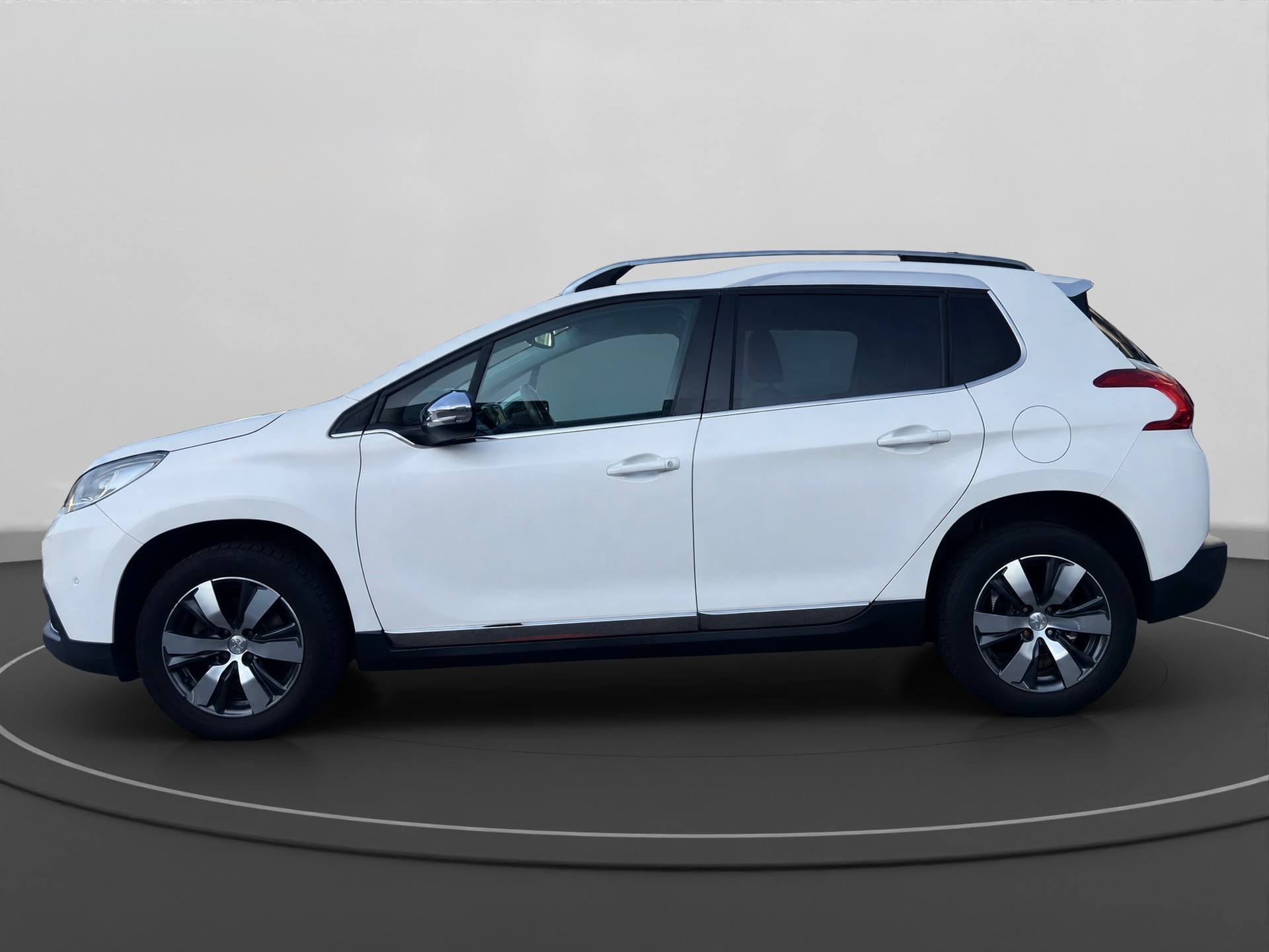 PEUGEOT 2008 1.6 e-HDi Allure-image-1