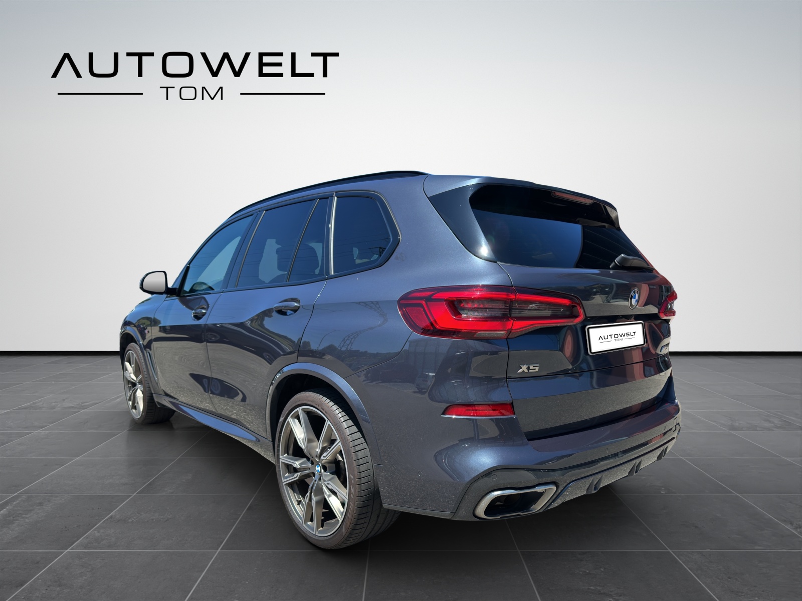 BMW X5 xDrive M50i Steptronic-image-2