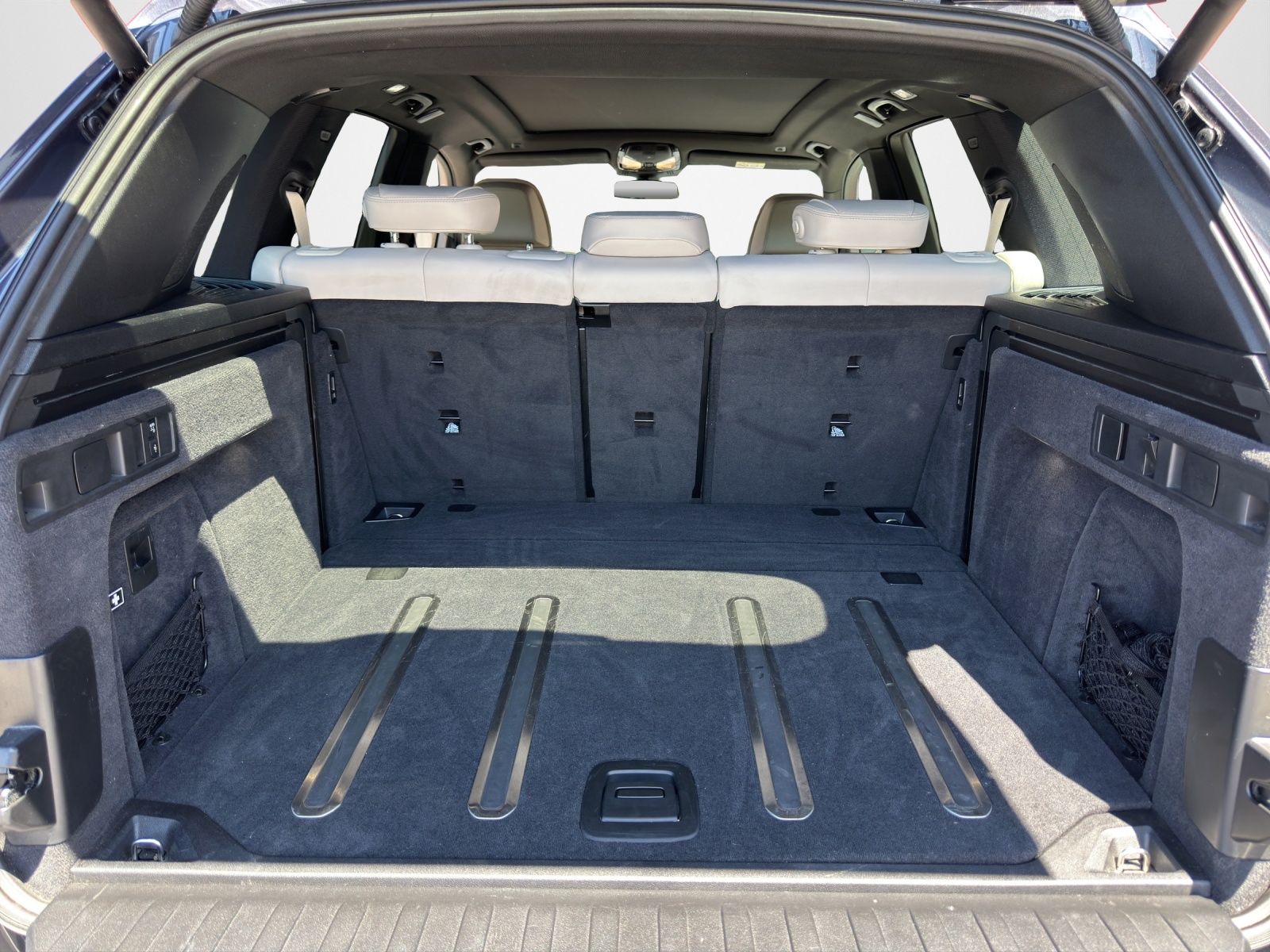 BMW X5 xDrive M50i Steptronic-image-15