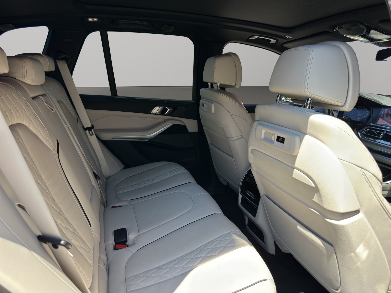 BMW X5 xDrive M50i Steptronic-image-14