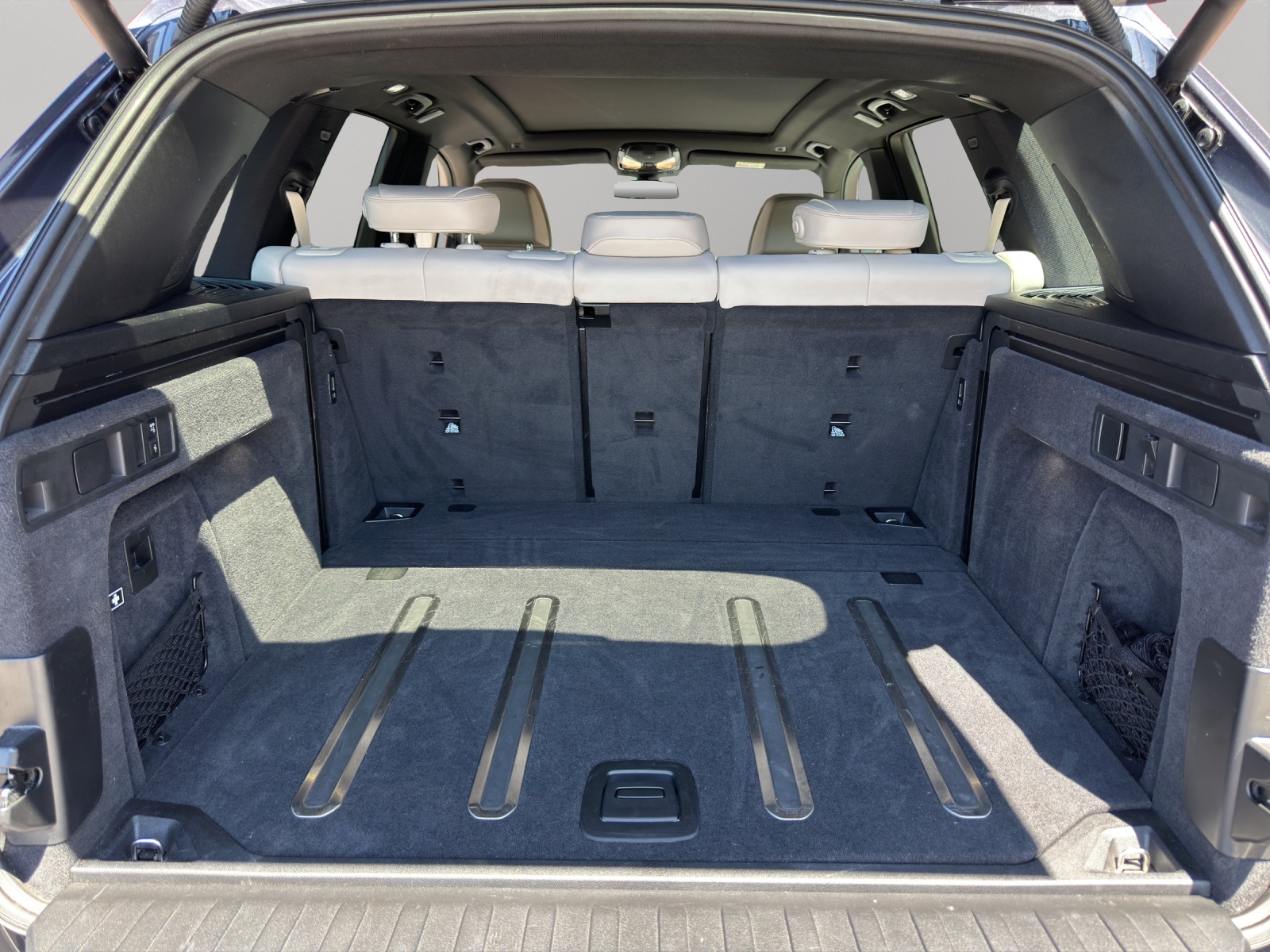 BMW X5 xDrive M50i Steptronic-image-15