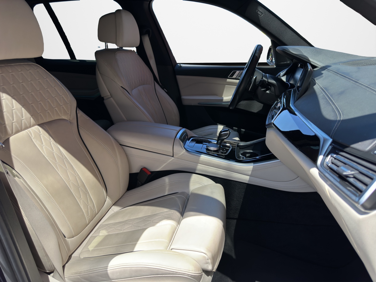 BMW X5 xDrive M50i Steptronic-image-13