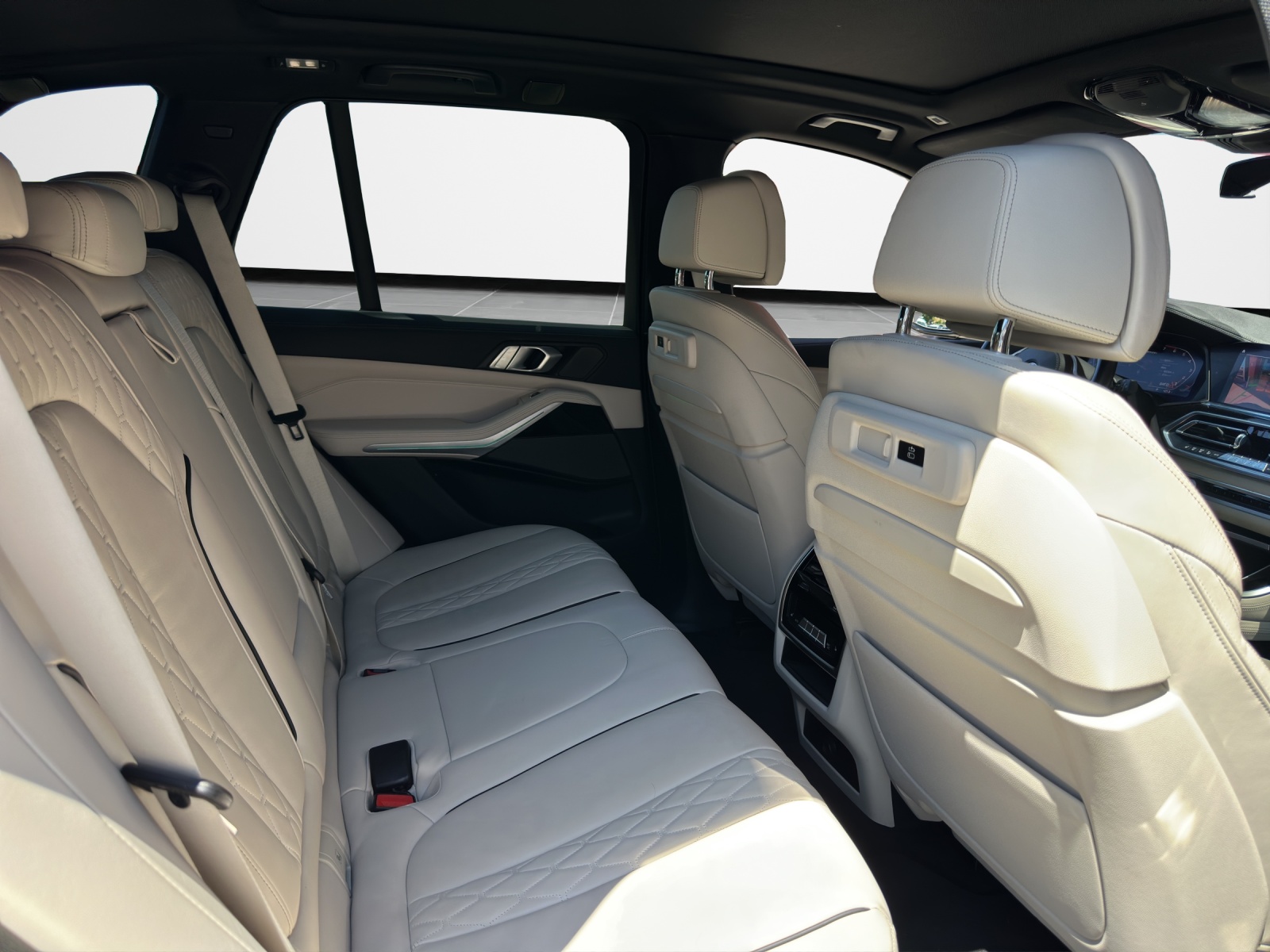 BMW X5 xDrive M50i Steptronic-image-14