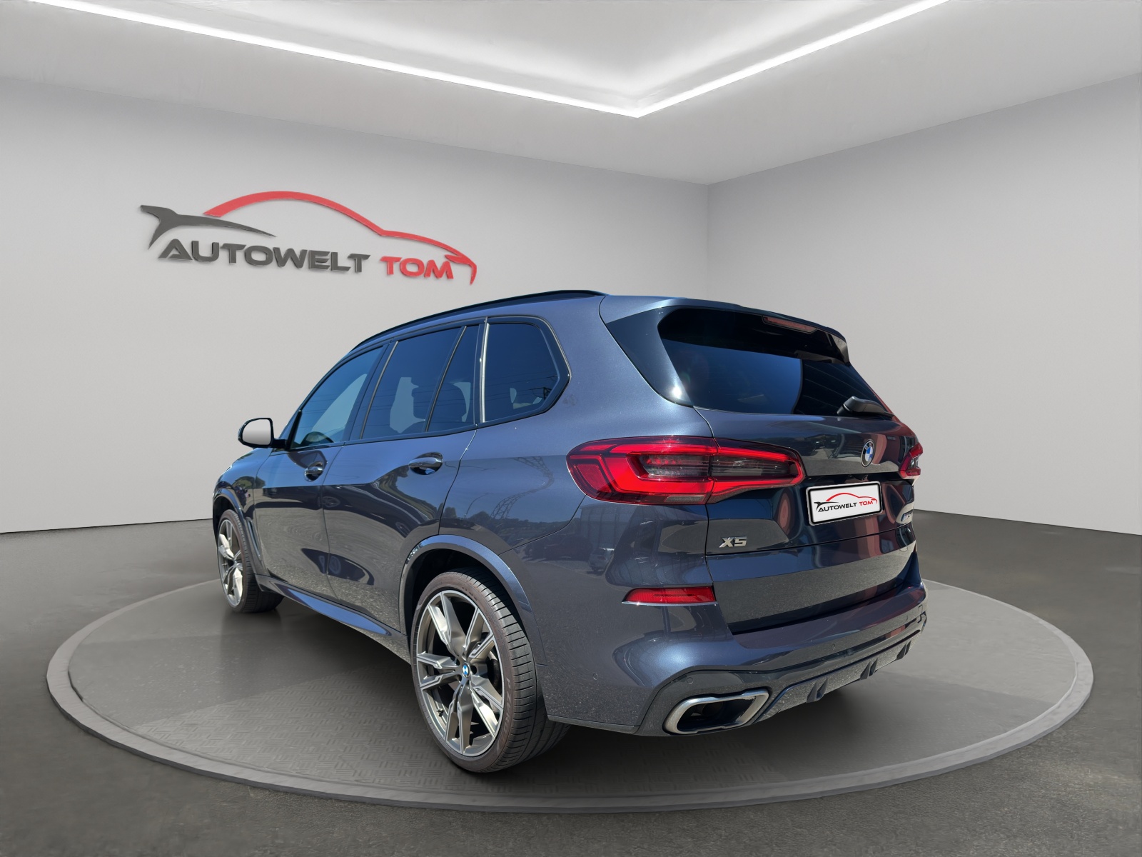 BMW X5 xDrive M50i Steptronic-image-2