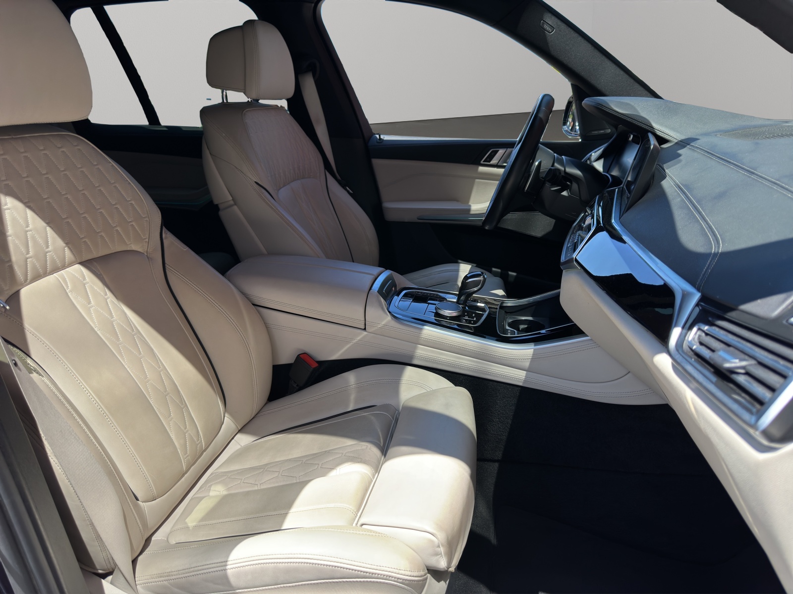 BMW X5 xDrive M50i Steptronic-image-13