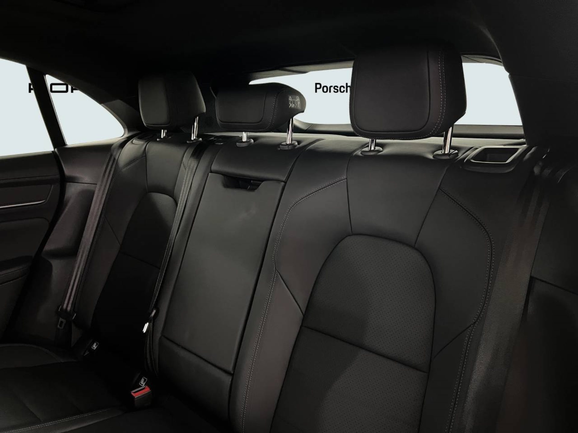 PORSCHE Macan 4S-image-23