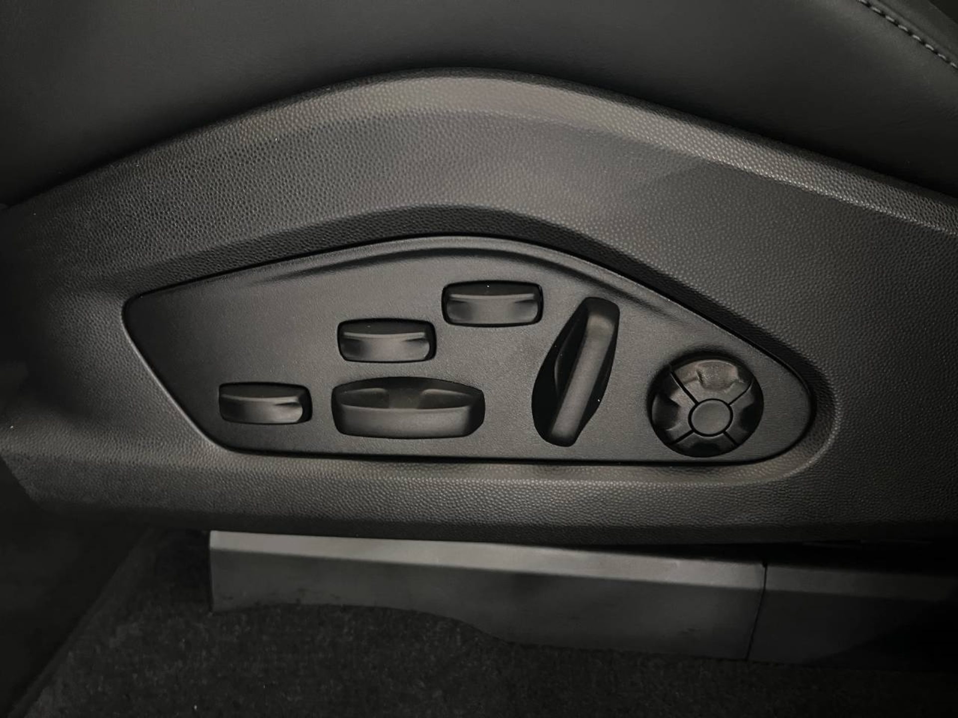 PORSCHE Macan 4S-image-22