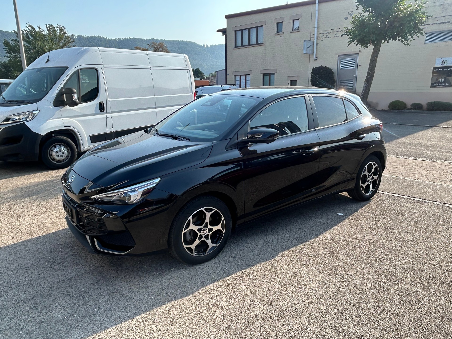 MG 3 1.5 Hybrid Luxury Aut.-image-3