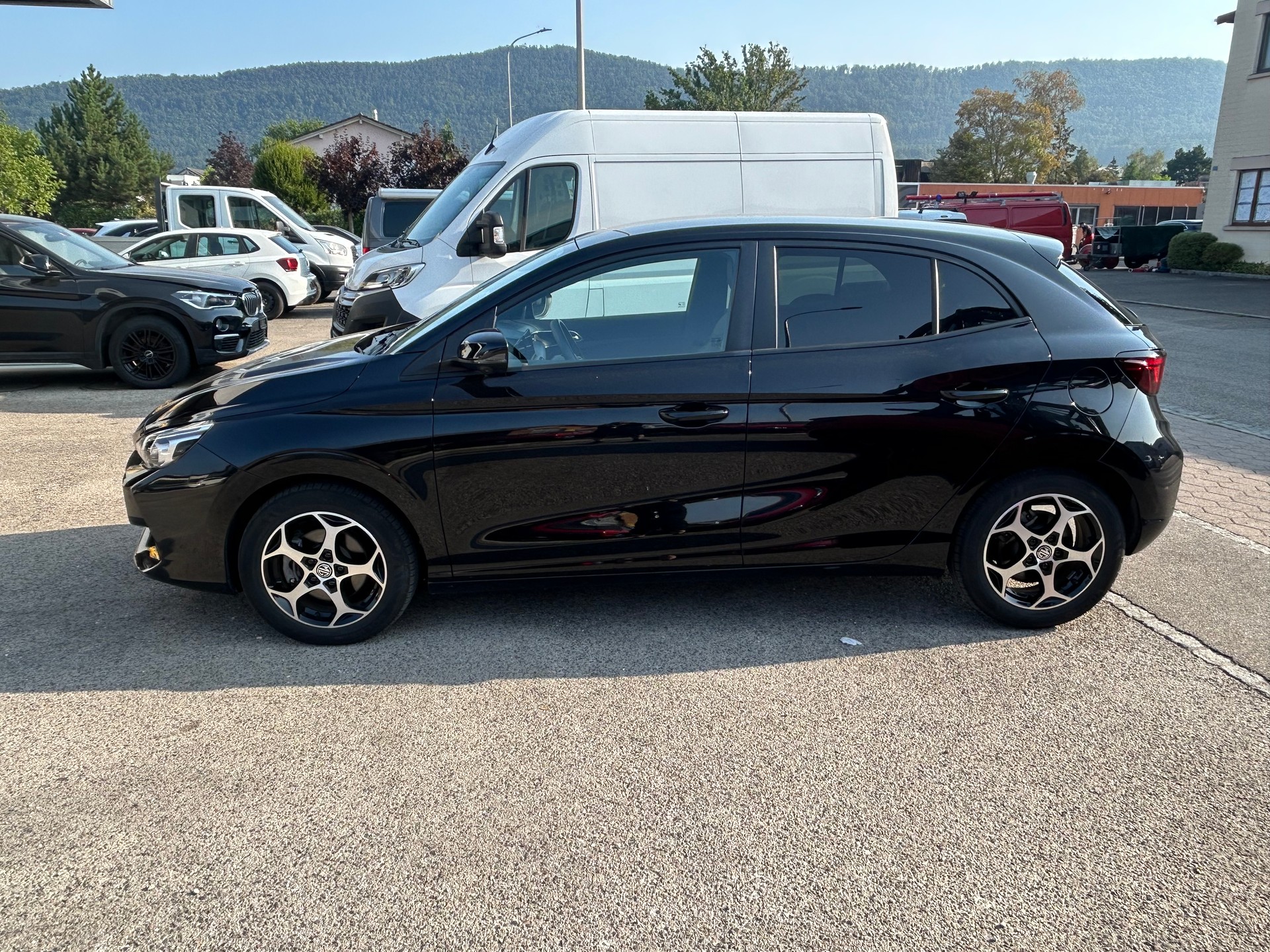 MG 3 1.5 Hybrid Luxury Aut.-image-1