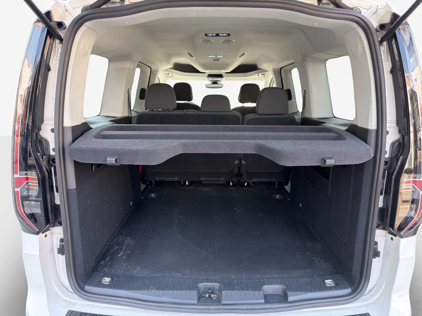 VW Caddy Maxi 2.0 TDI Liberty DSG-image-12