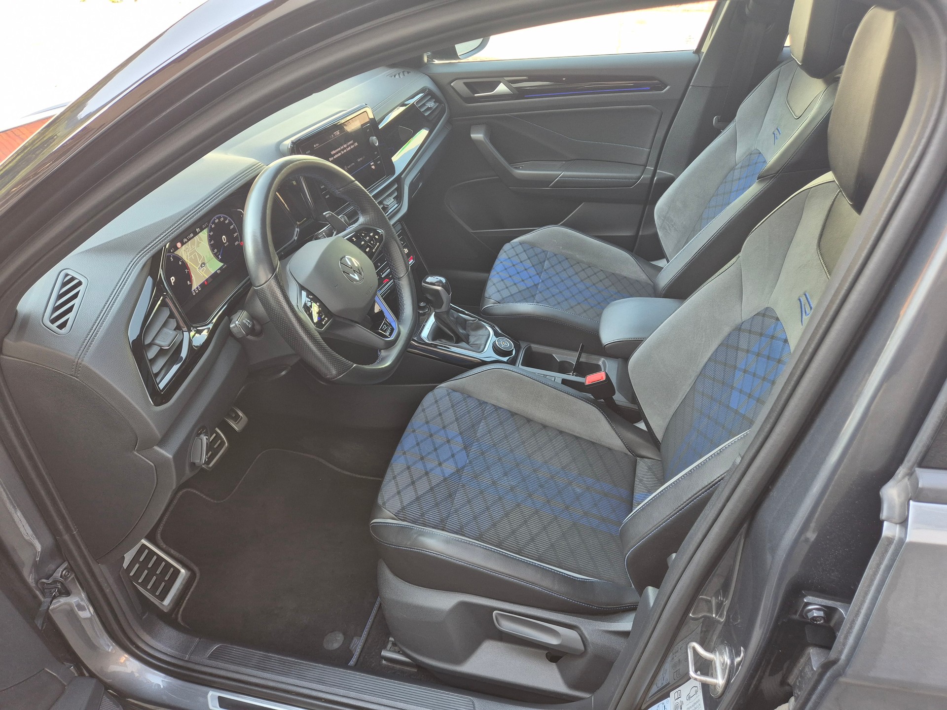 VW T-Roc 2.0 TSI R DSG 4Motion-image-6