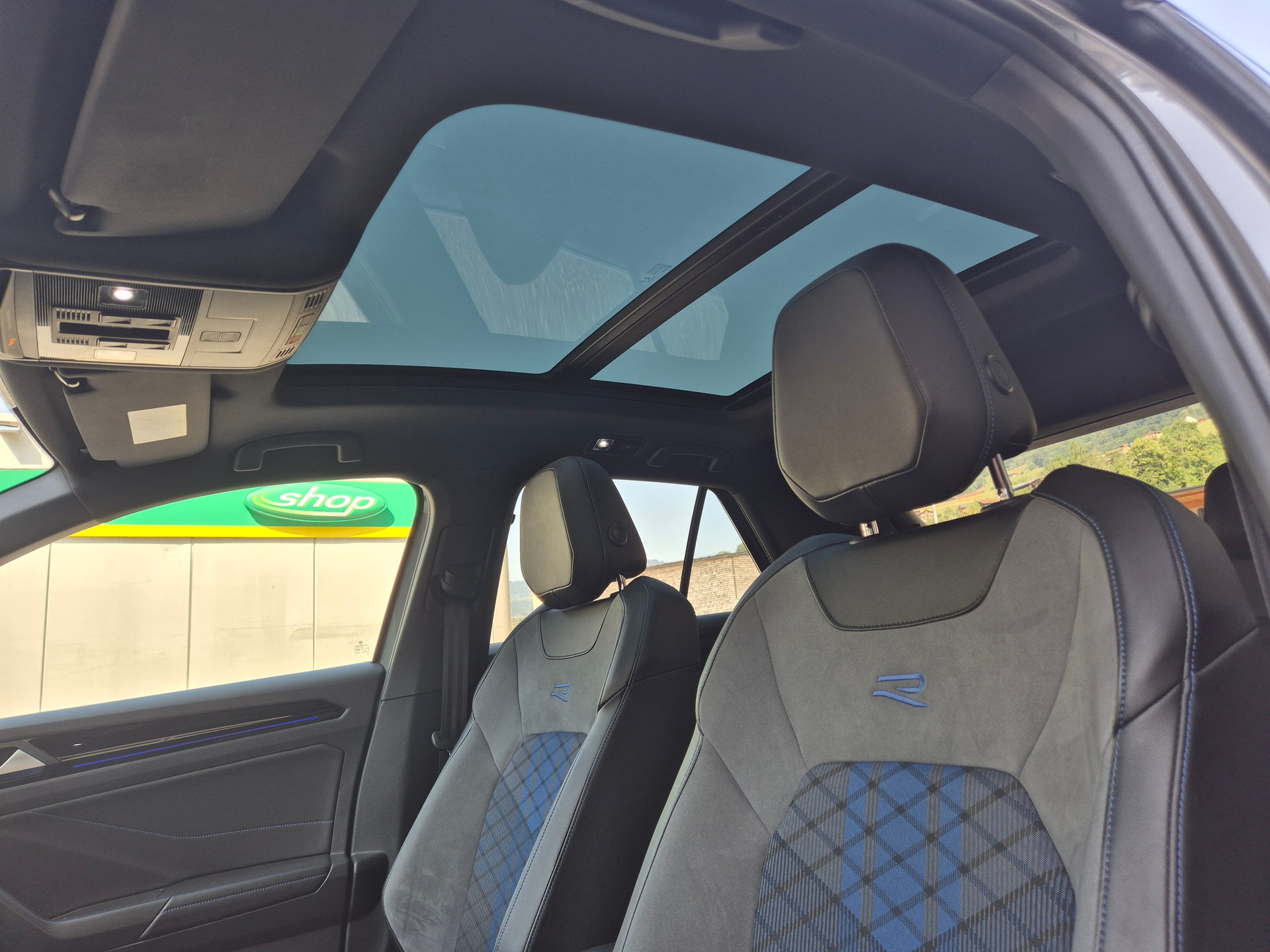 VW T-Roc 2.0 TSI R DSG 4Motion-image-12