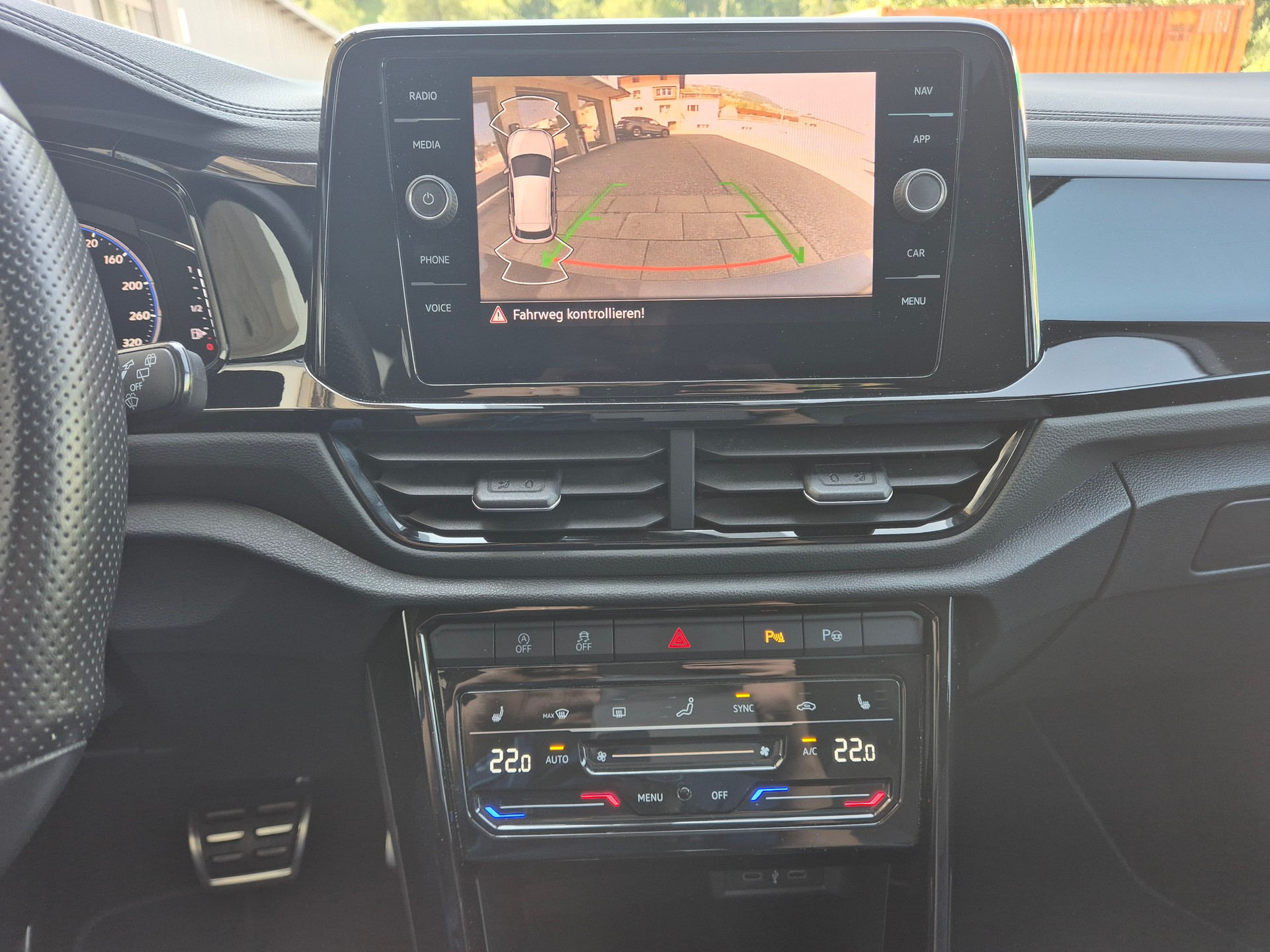 VW T-Roc 2.0 TSI R DSG 4Motion-image-11