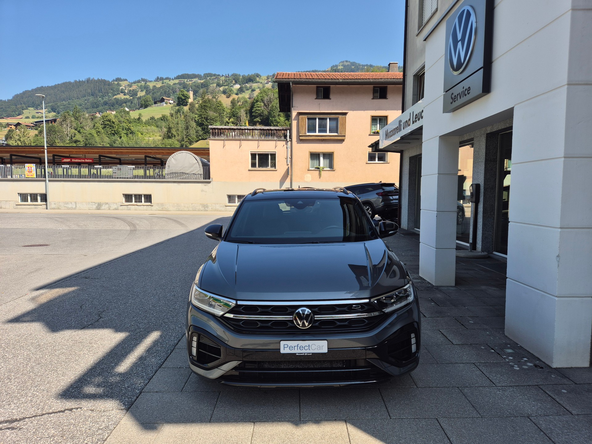VW T-Roc 2.0 TSI R DSG 4Motion-image-2