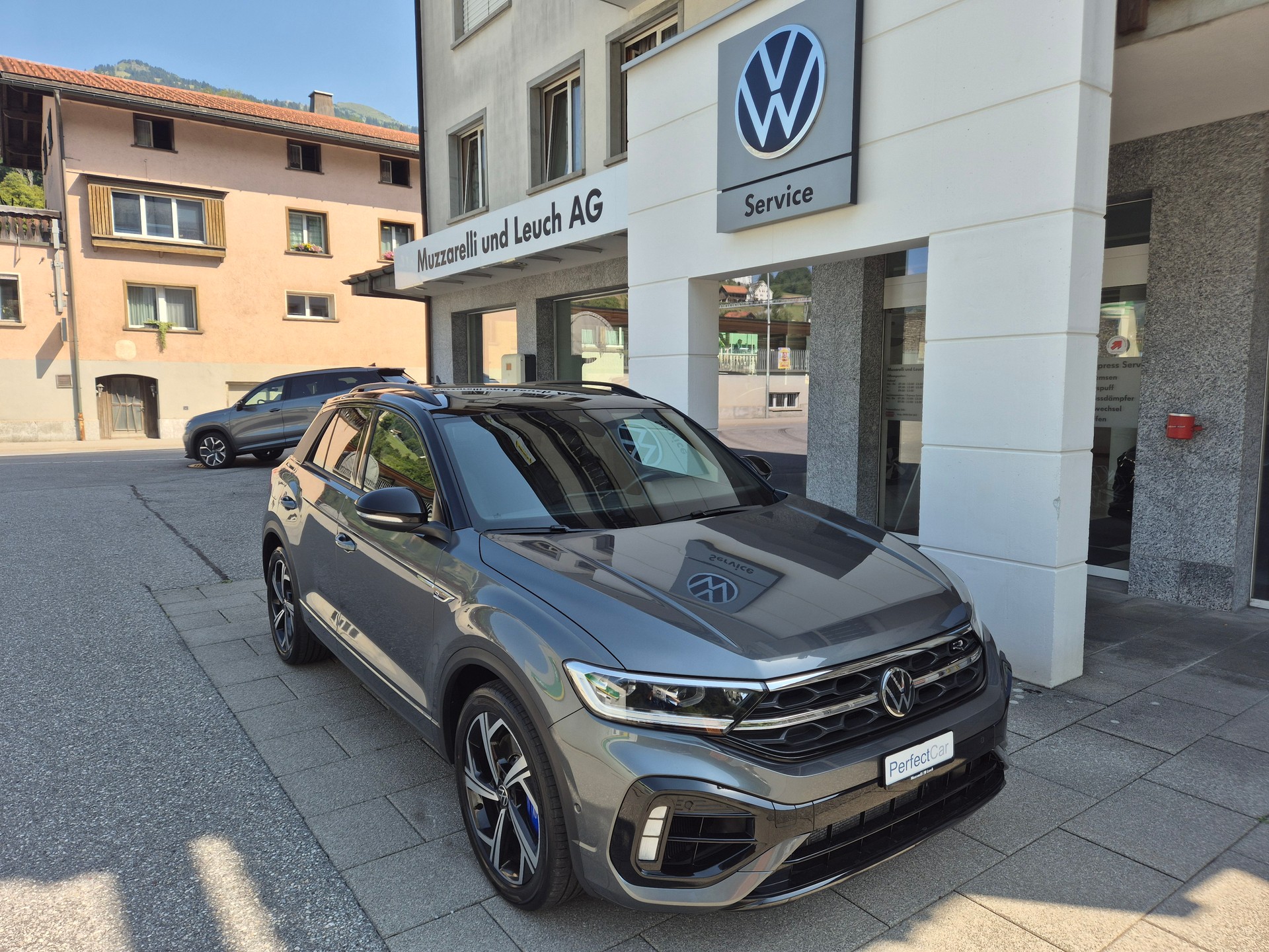 VW T-Roc 2.0 TSI R DSG 4Motion-image-1