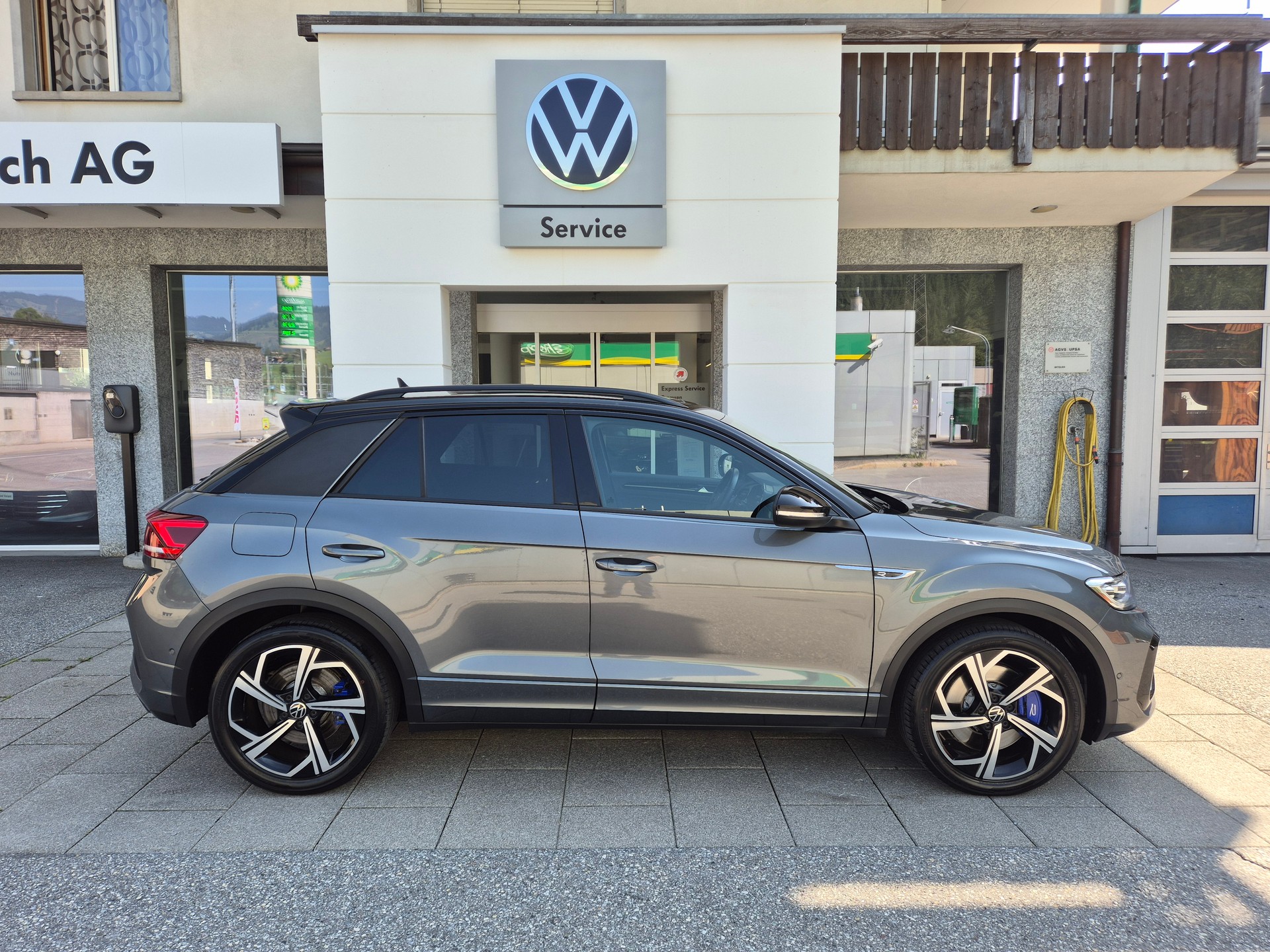 VW T-Roc 2.0 TSI R DSG 4Motion-image-3
