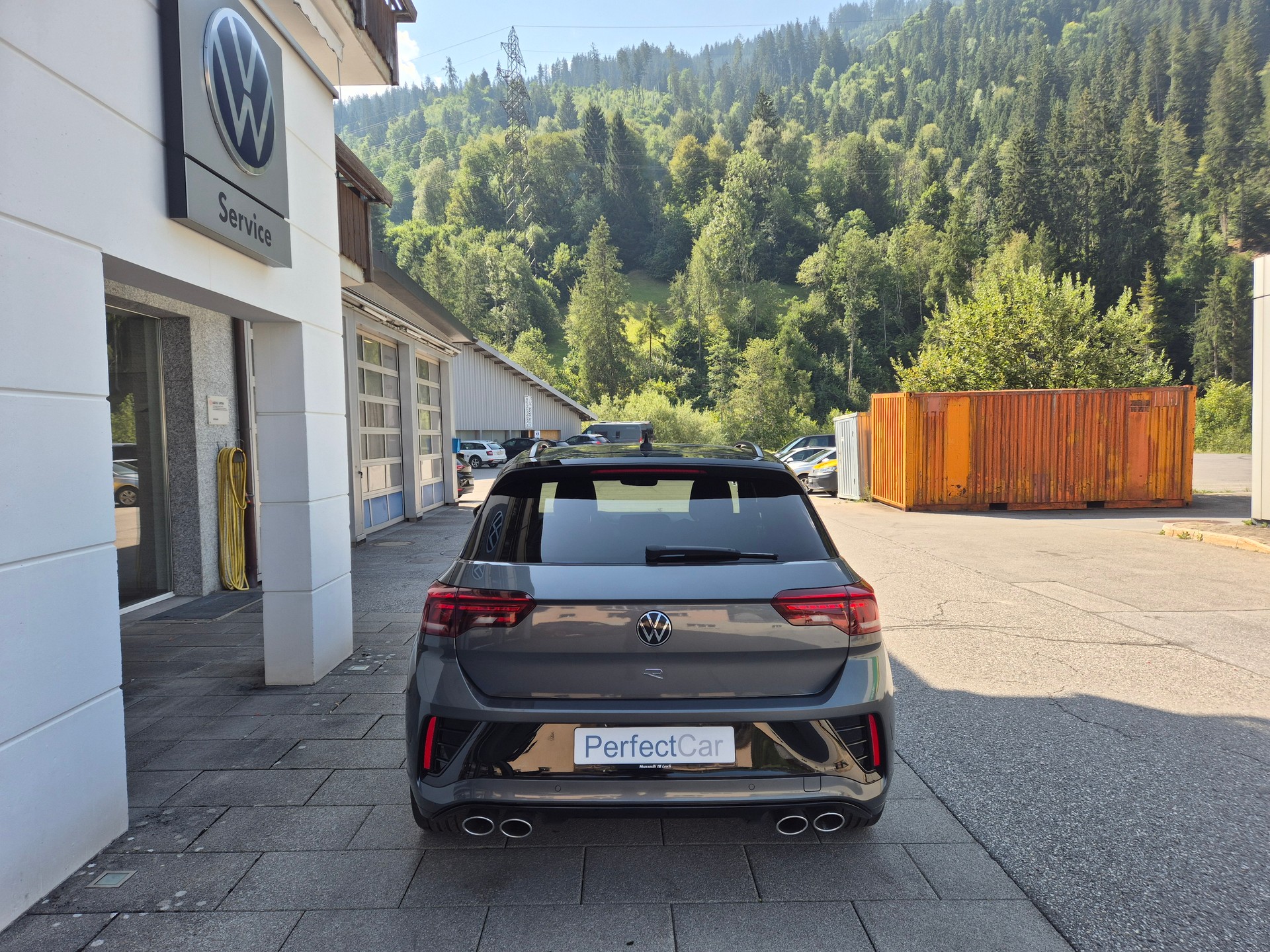 VW T-Roc 2.0 TSI R DSG 4Motion-image-5