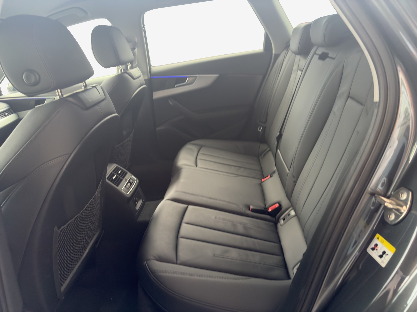 AUDI A4 Avant 40 TDI S line quattro S-tronic-image-11