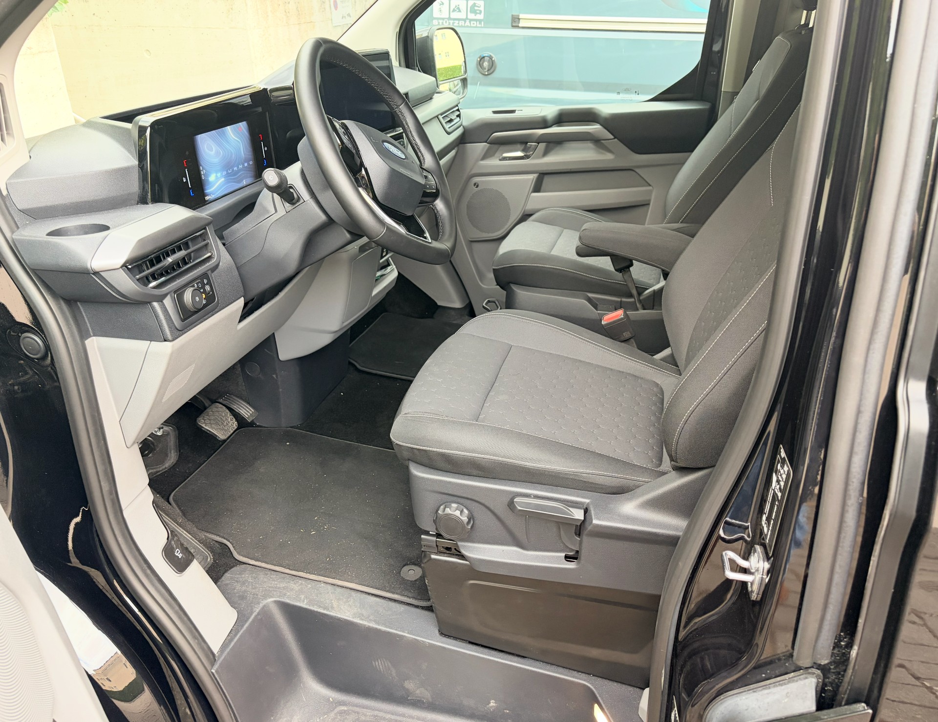 FORD TOURNEO CUSTOM-image-10