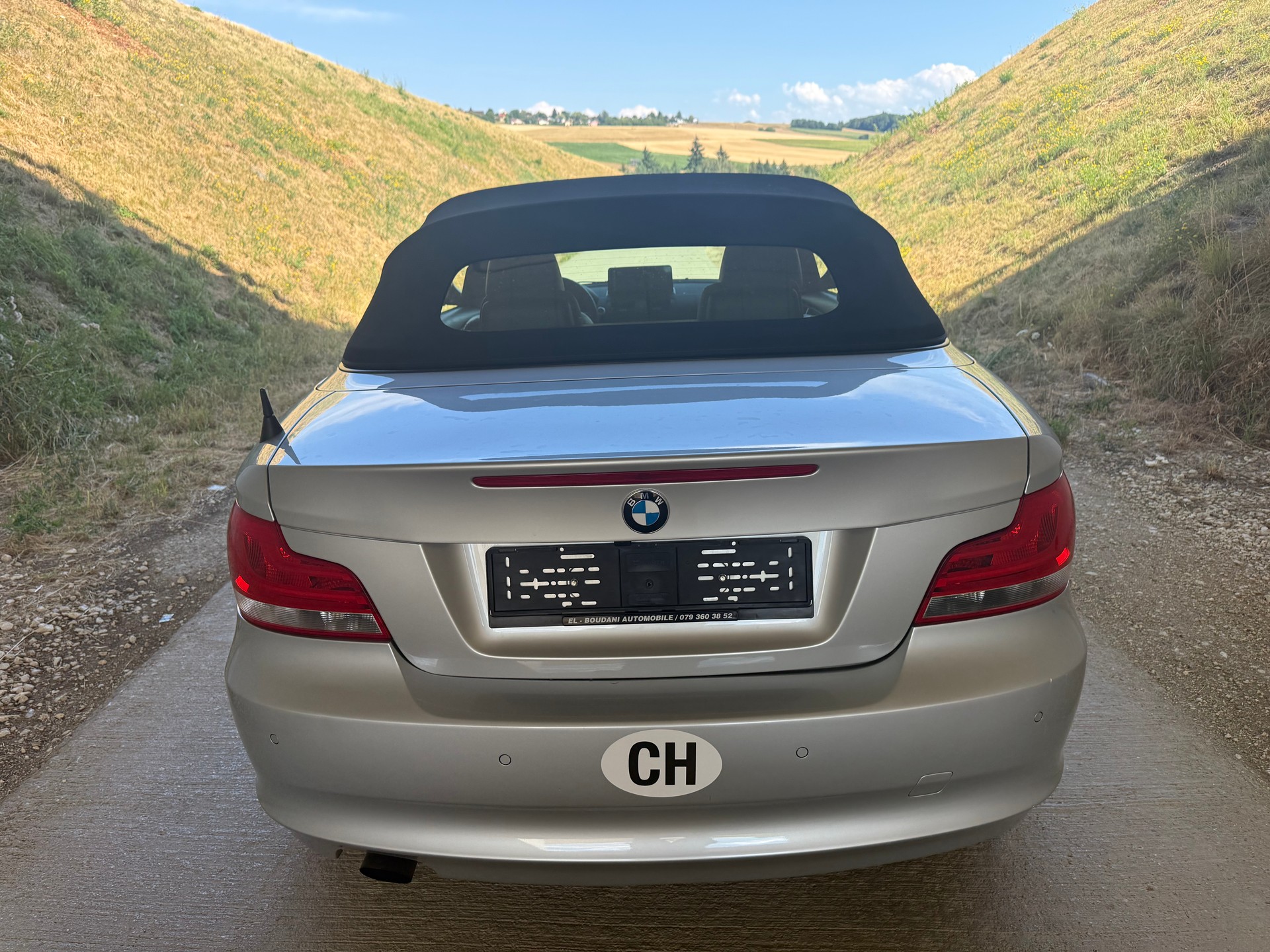BMW 118i Cabrio-image-3