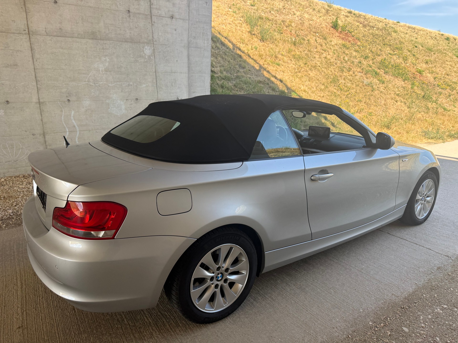 BMW 118i Cabrio-image-4