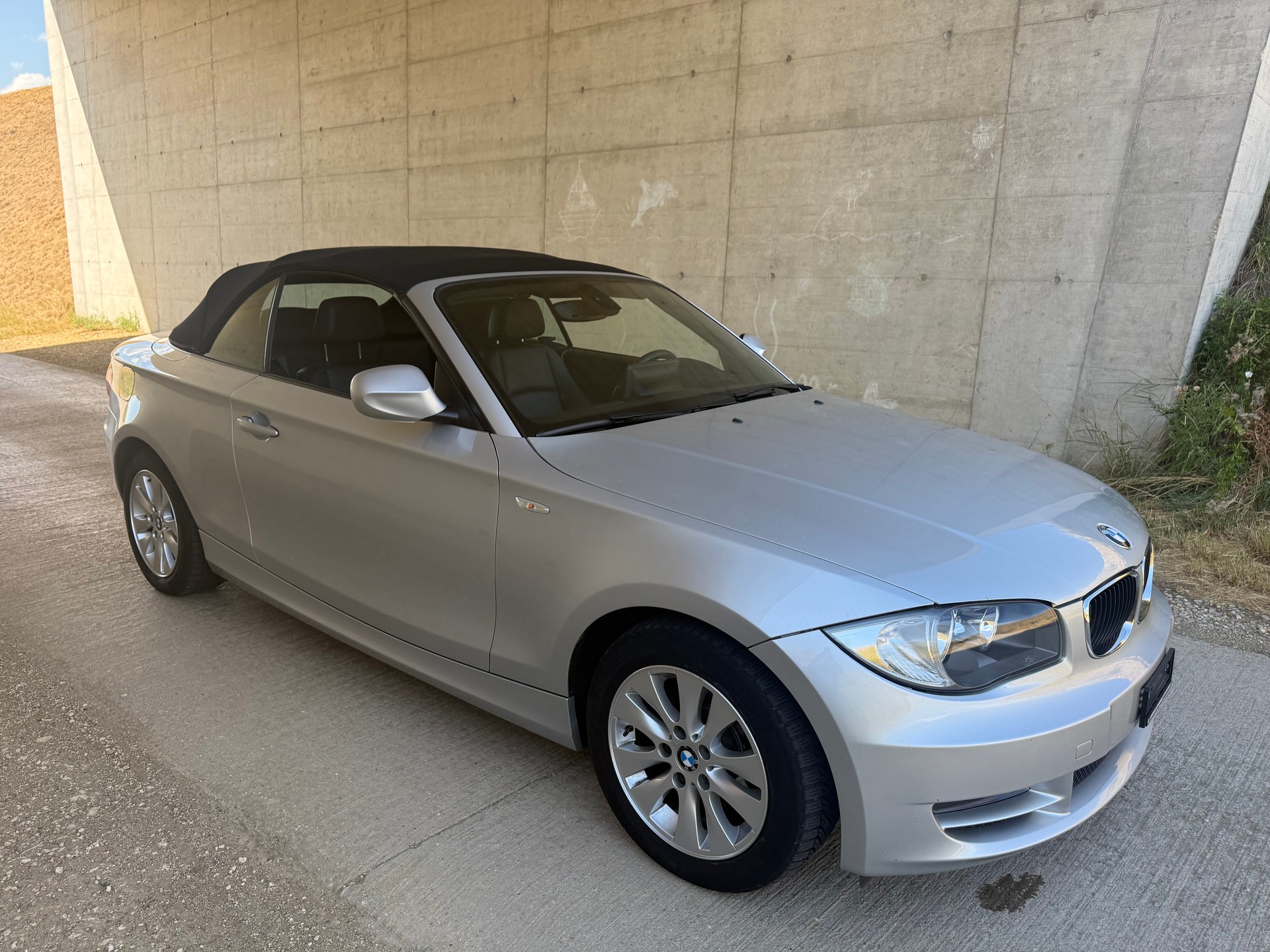 BMW 118i Cabrio-image-5