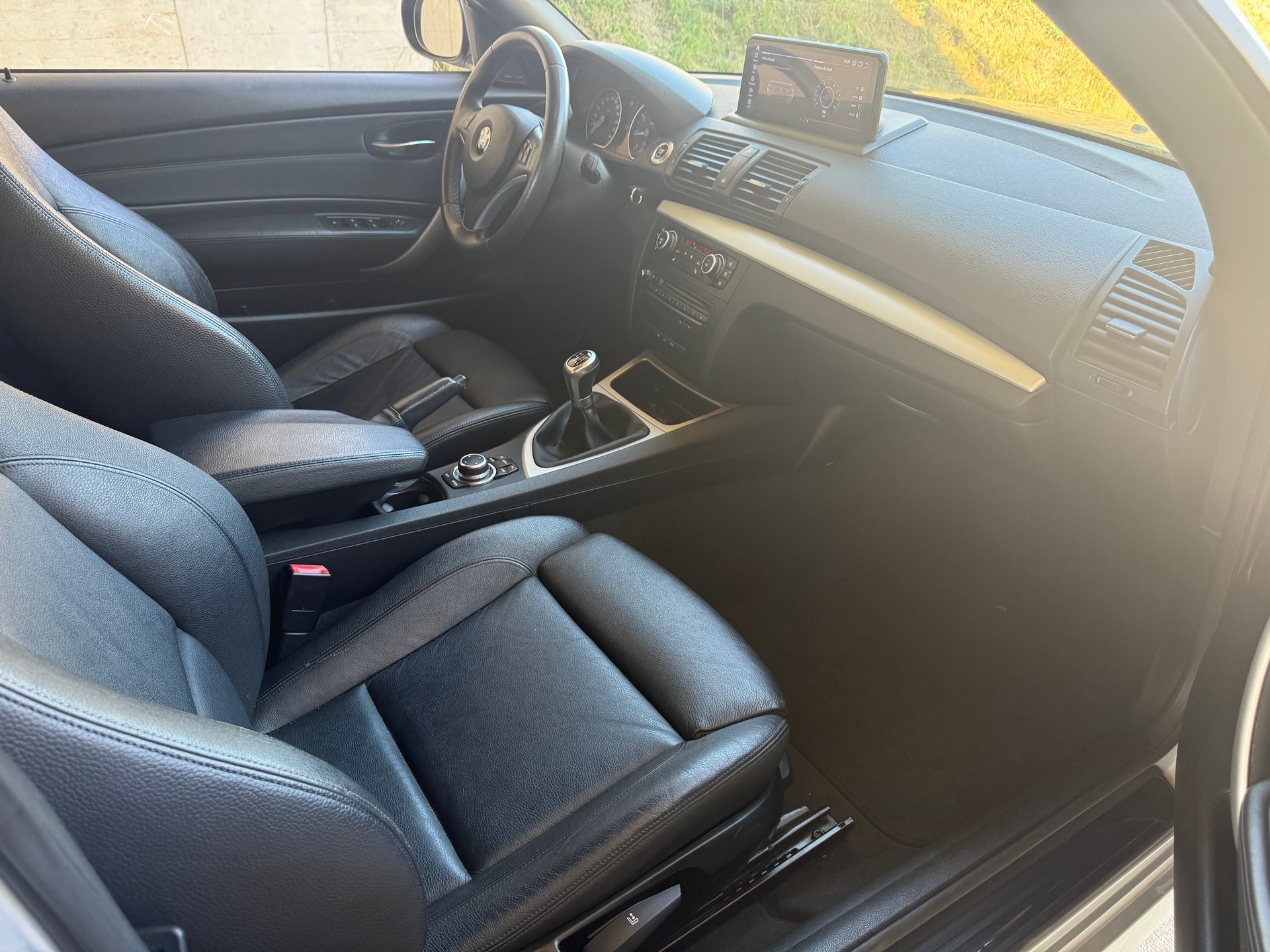 BMW 118i Cabrio-image-6