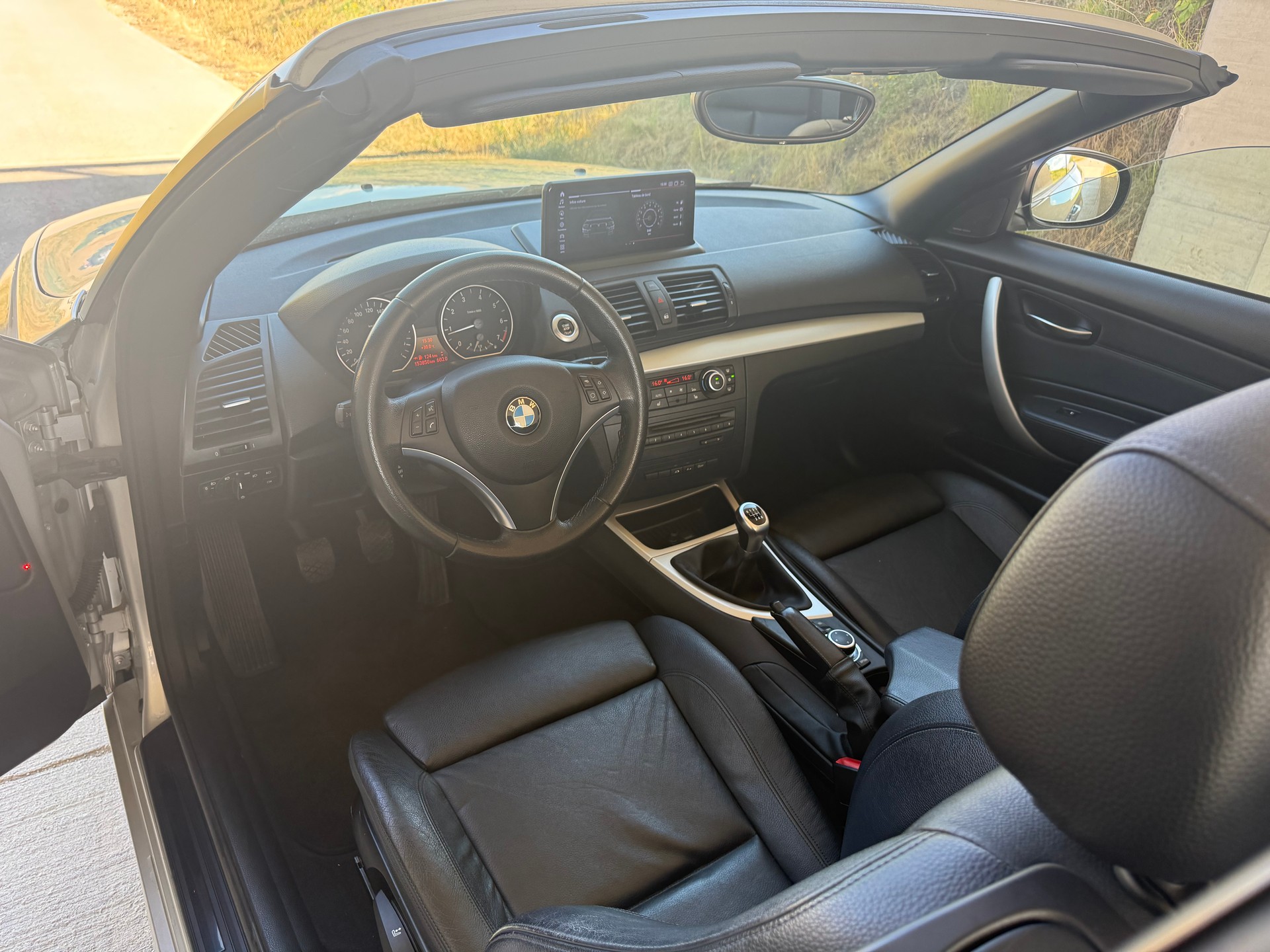 BMW 118i Cabrio-image-10