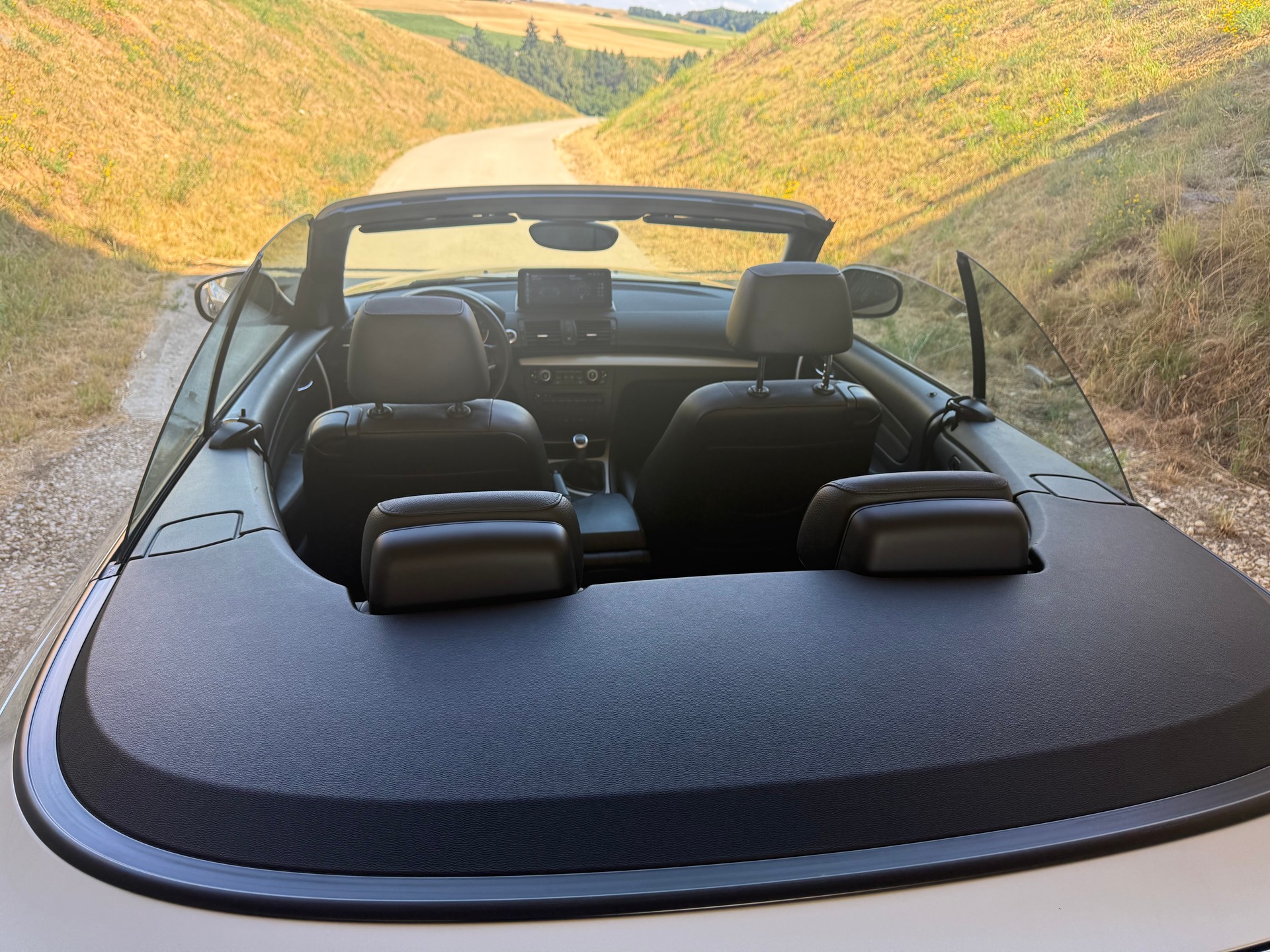 BMW 118i Cabrio-image-11