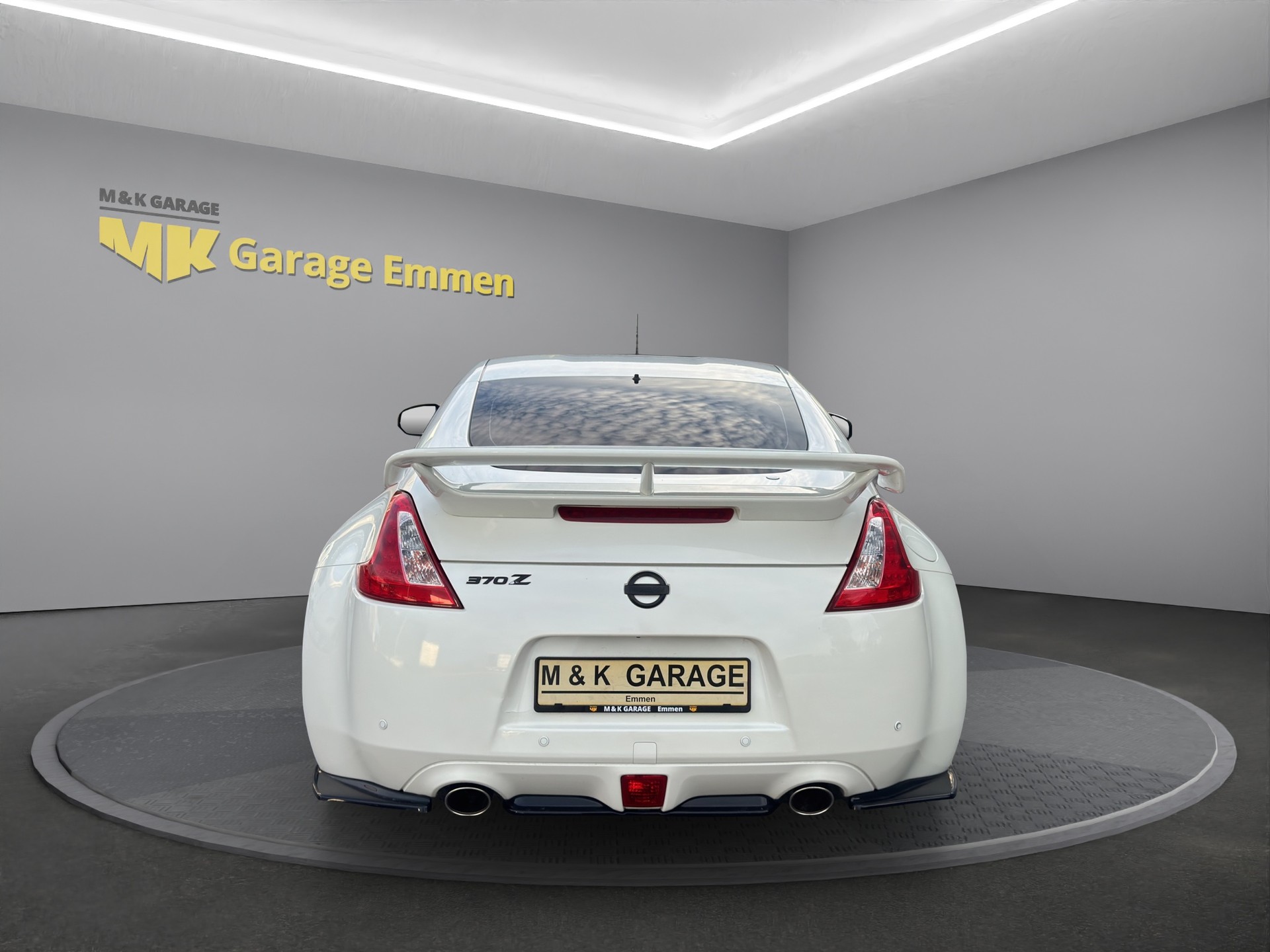 NISSAN 370 Z-showroom-element-3