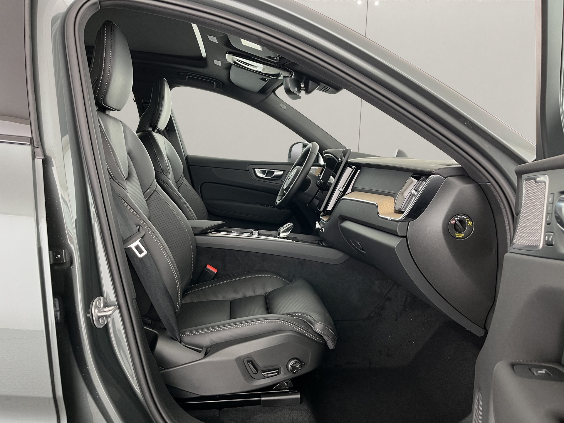 VOLVO XC60 2.0 T8 TE Ultra Dark eAWD-image-13