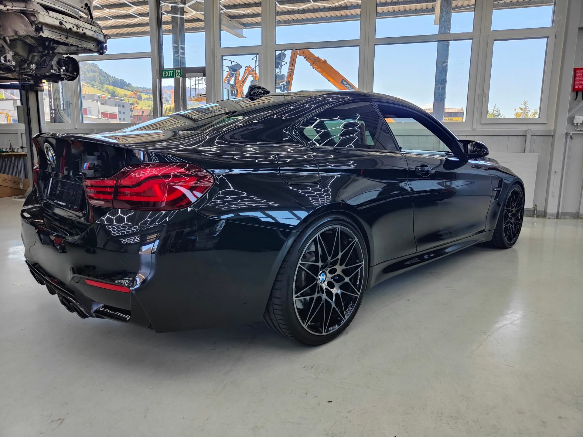 BMW M4 Coupé Competition DKG-image-2